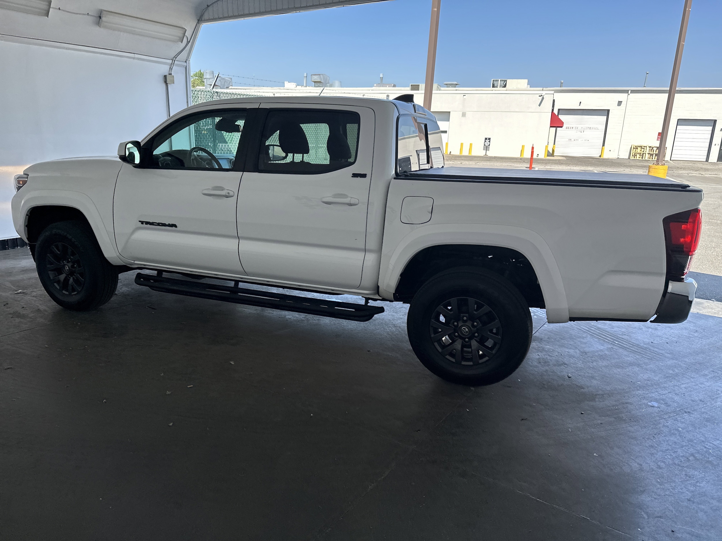 2023 Toyota Tacoma 4WD SR5 photo 4