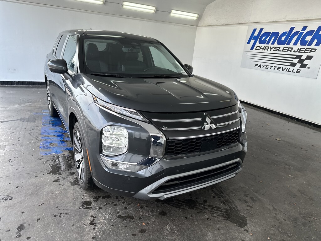 Used 2025 Mitsubishi Outlander SE SUV