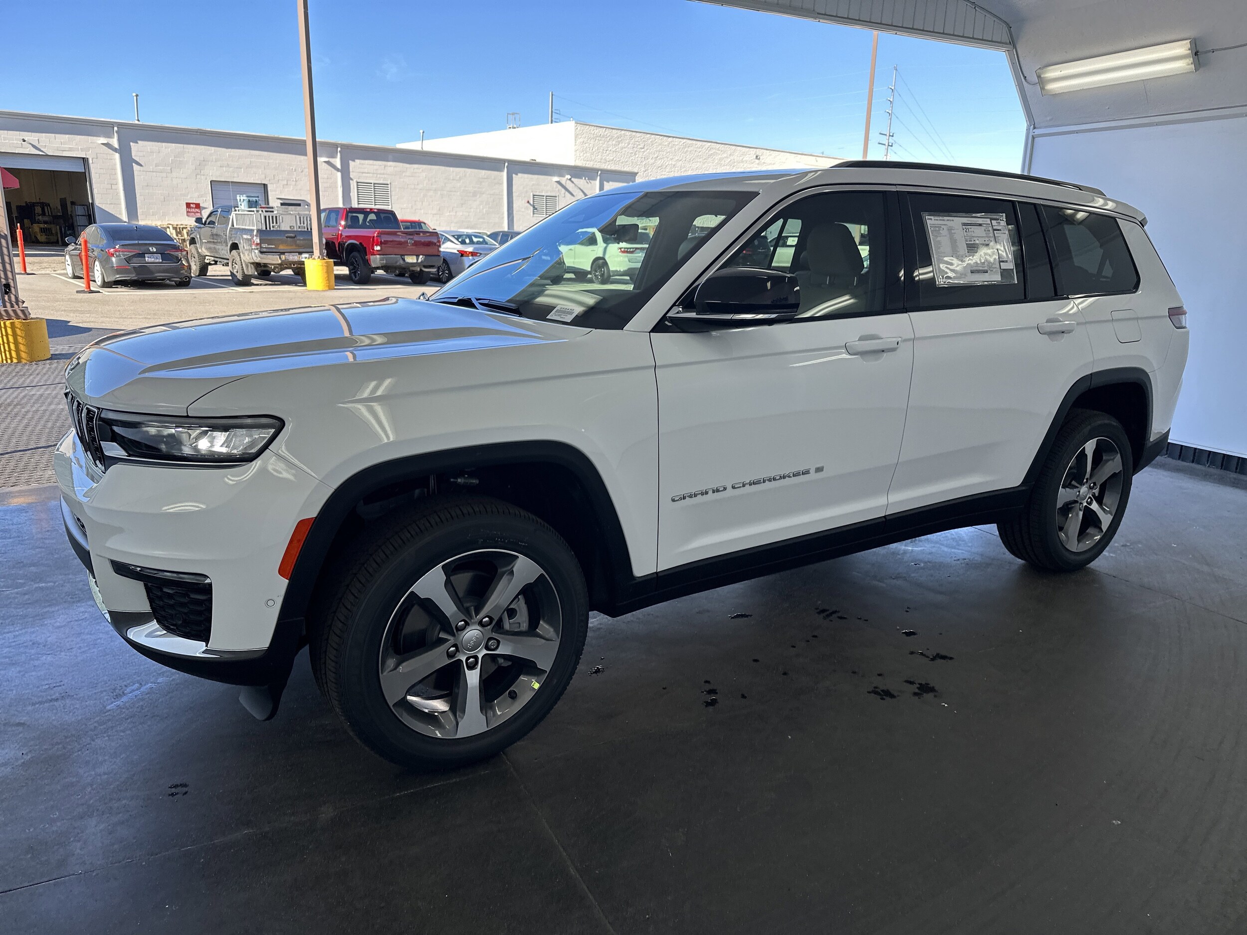 2025 Jeep Grand Cherokee Limited photo 3