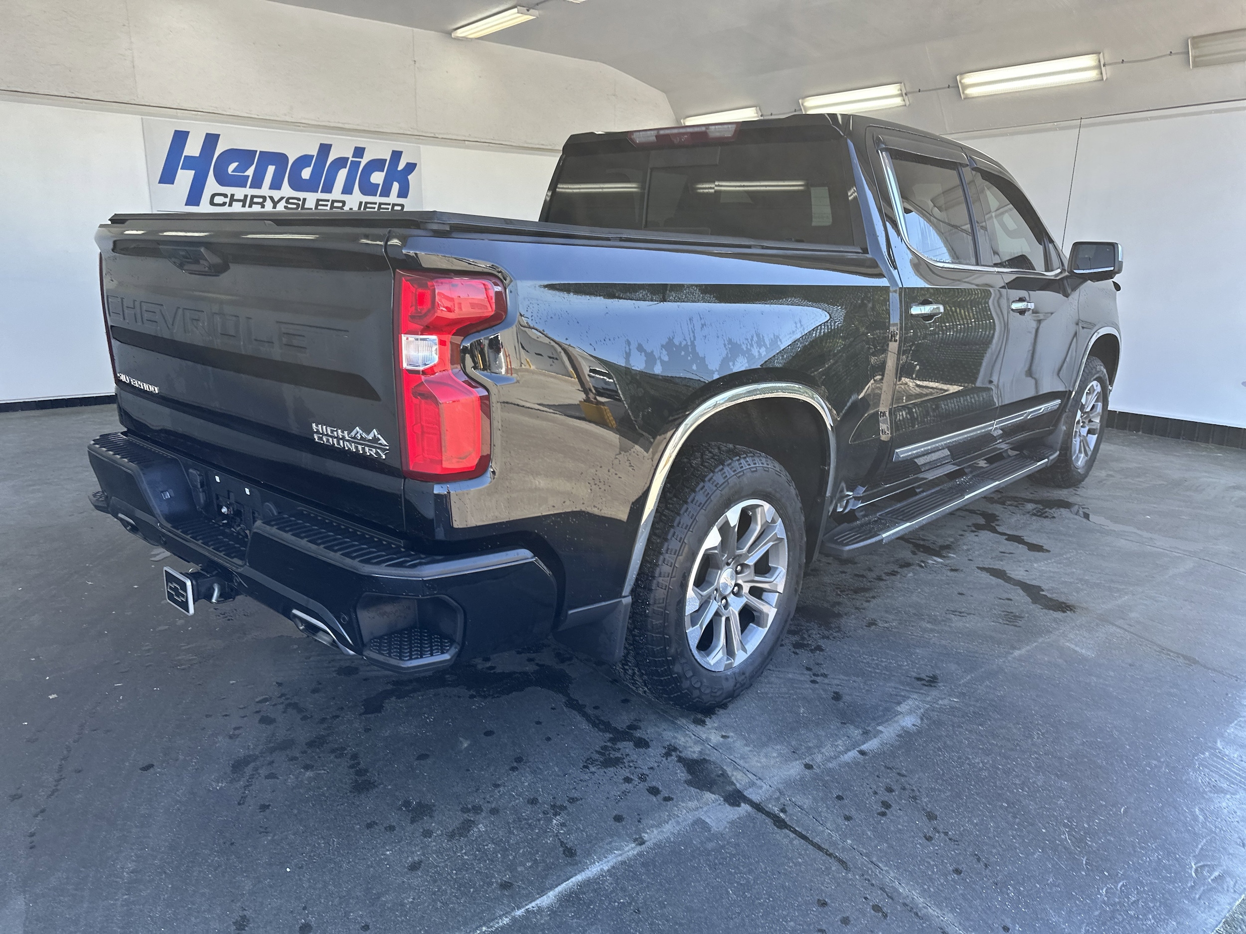 2024 Chevrolet Silverado 1500 High Country photo 3