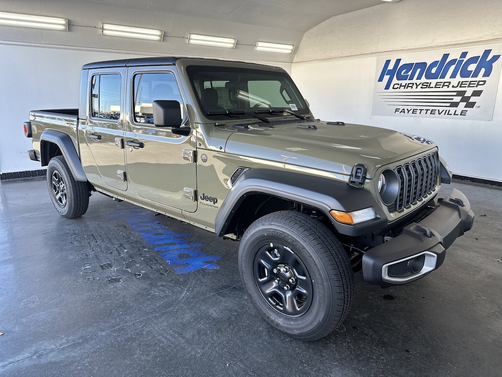 New 2025 Jeep Gladiator Sport Pickup