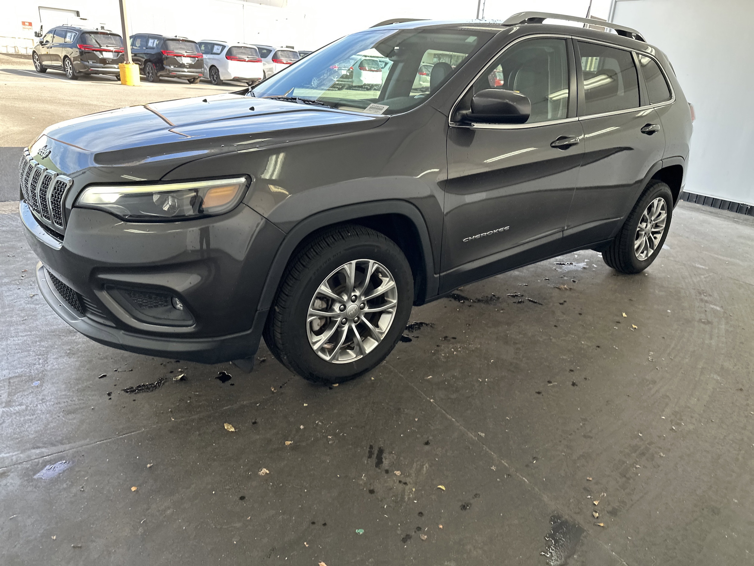 2019 Jeep Cherokee Latitude Plus photo 2