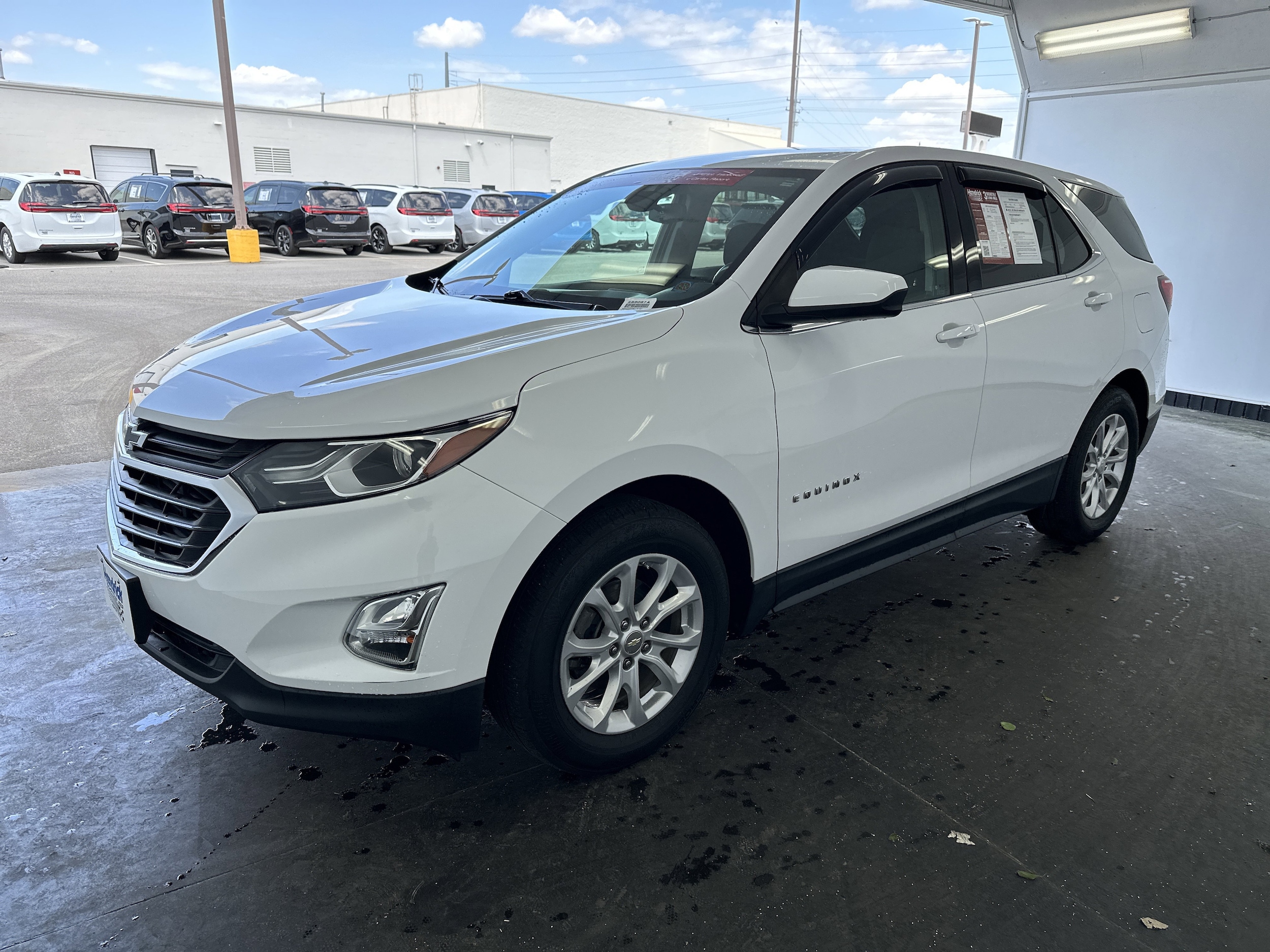 2020 Chevrolet Equinox LT photo 2