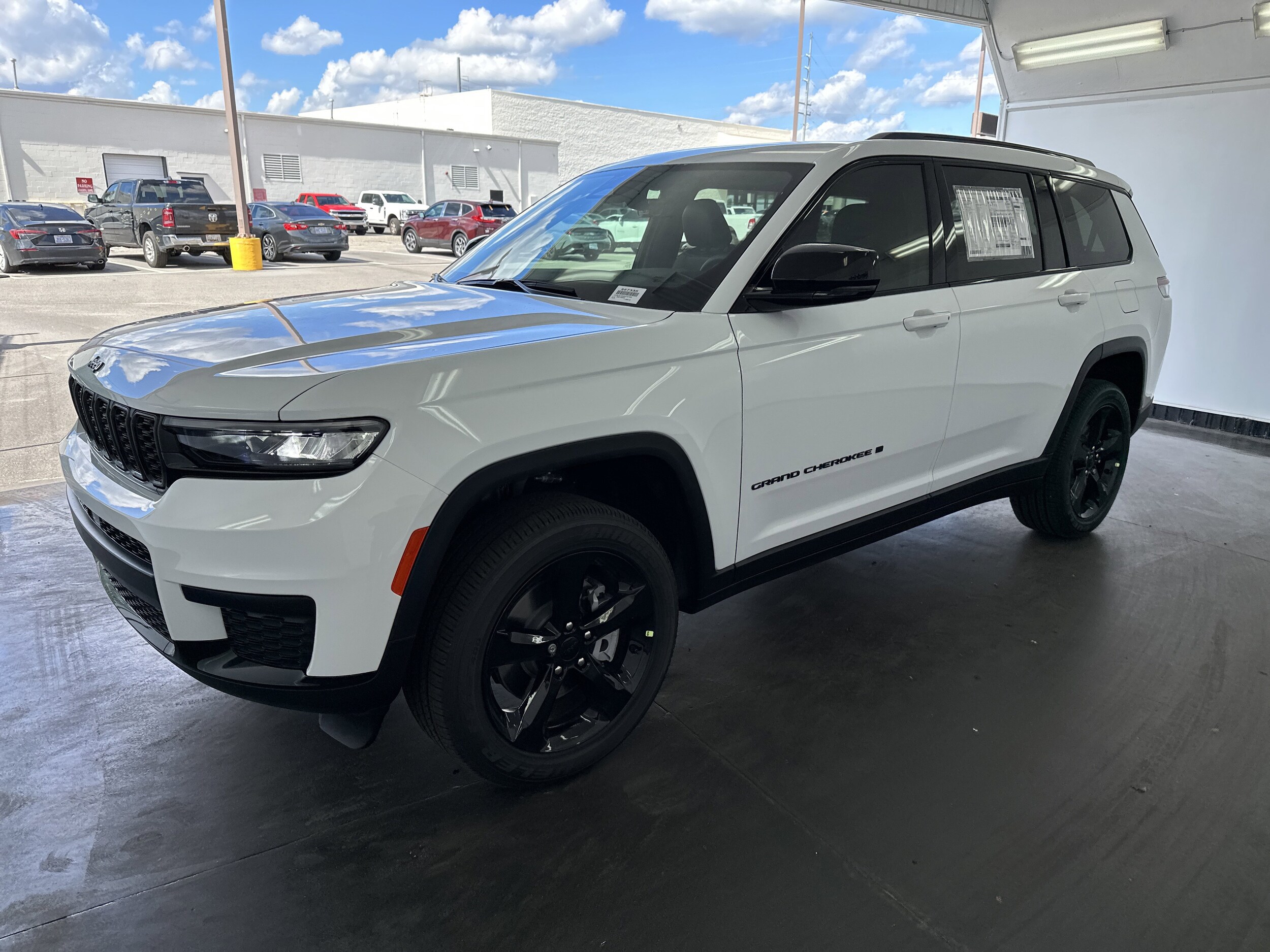 2025 Jeep Grand Cherokee Altitude X photo 2
