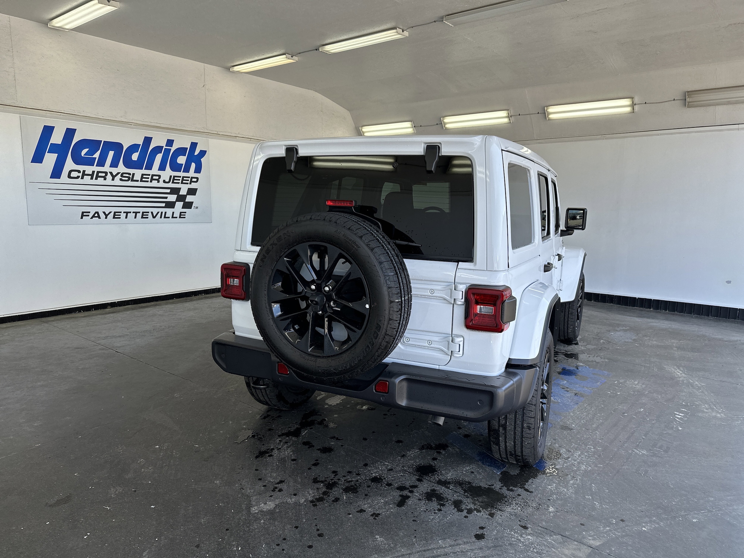 2025 Jeep Wrangler 4xe Sahara photo 6