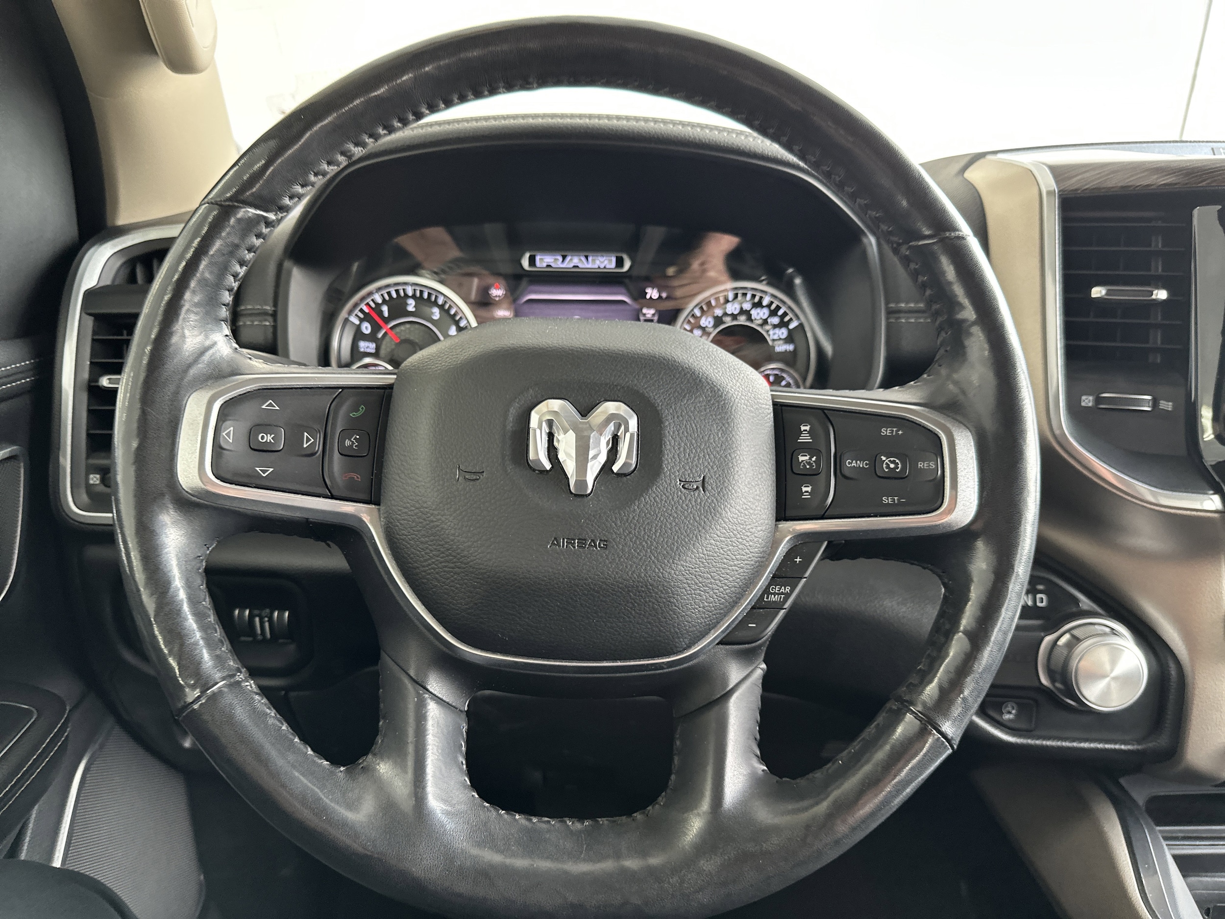 2020 Ram 1500 Laramie photo 3