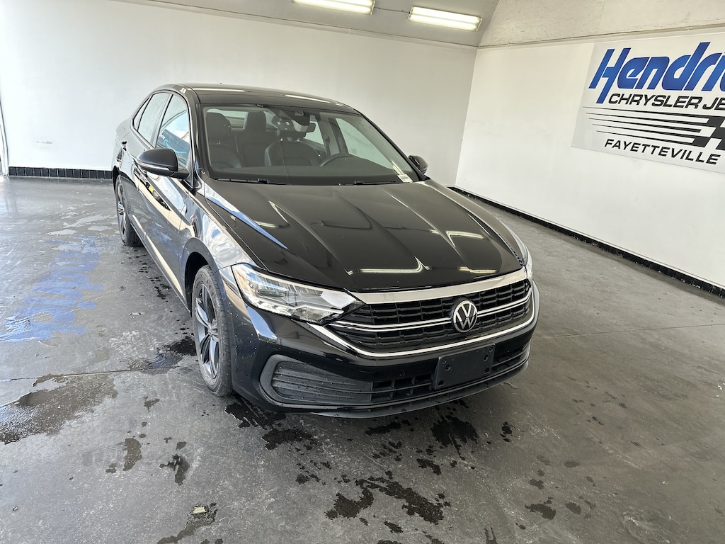 Used 2022 Volkswagen Jetta SE Sedan