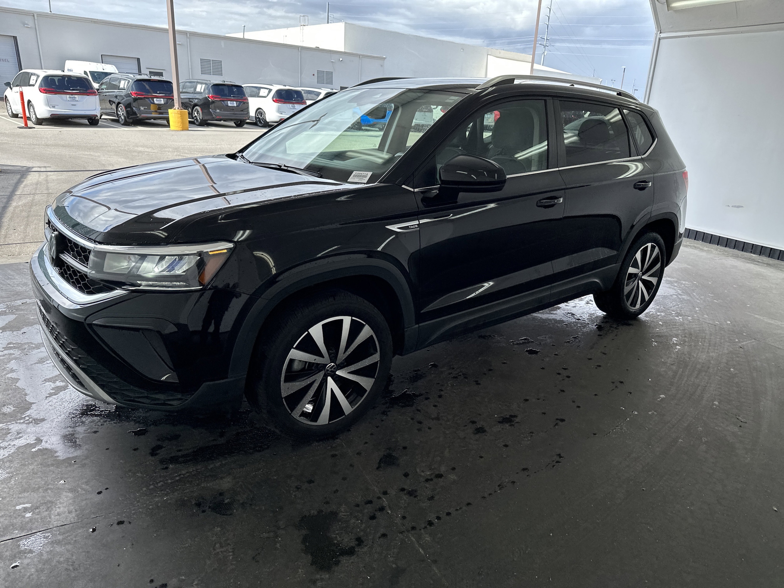 2024 Volkswagen Taos SE photo 2