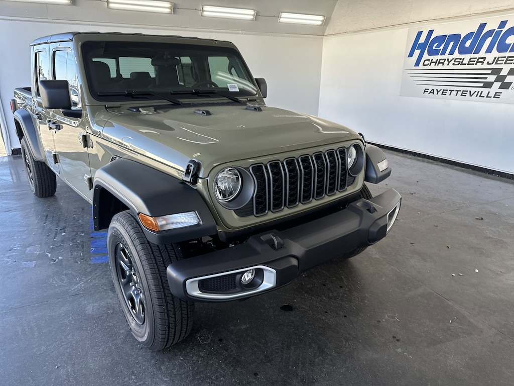 New 2025 Jeep Gladiator Sport Pickup