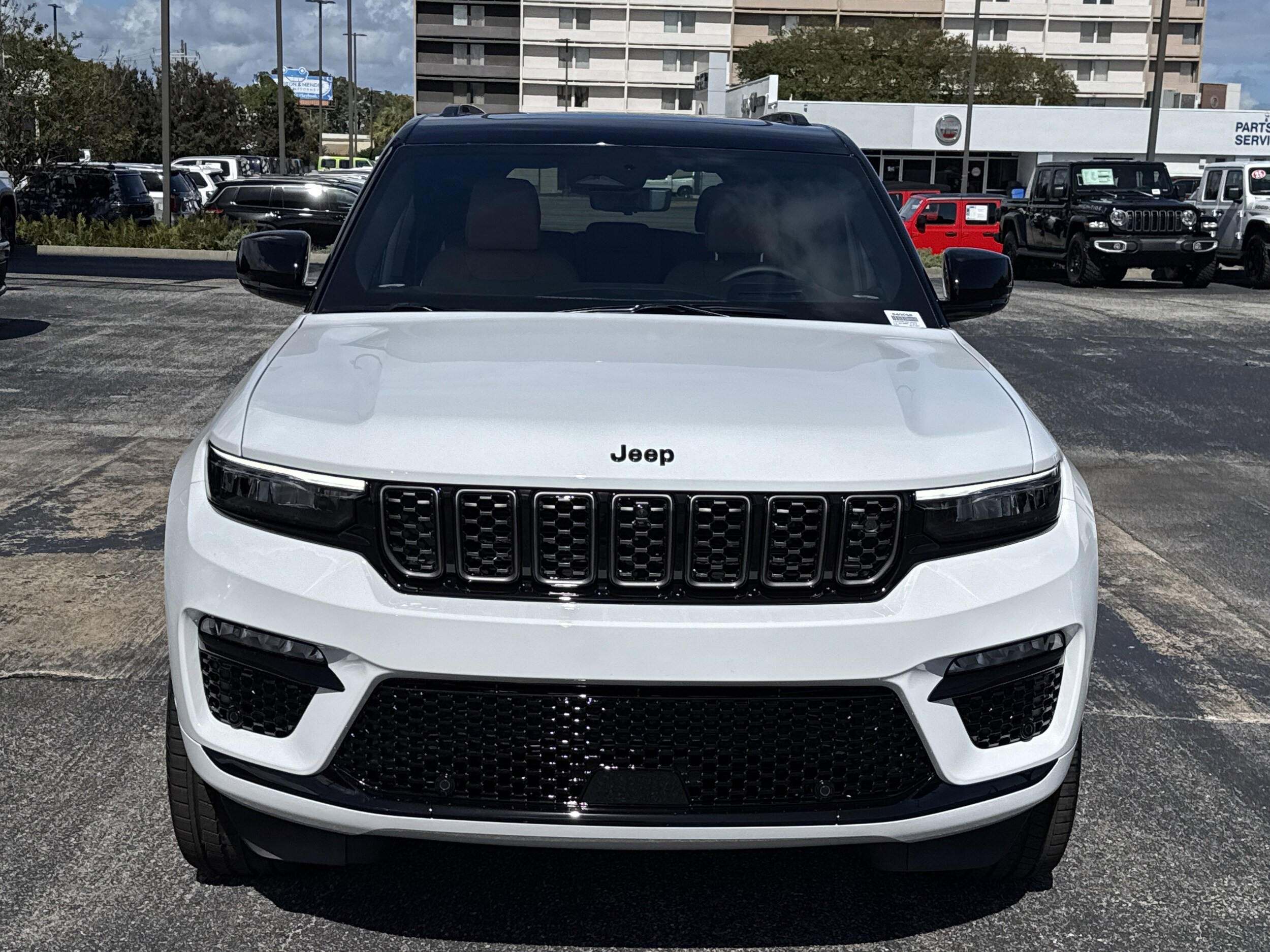 2025 Jeep Grand Cherokee Summit photo 2