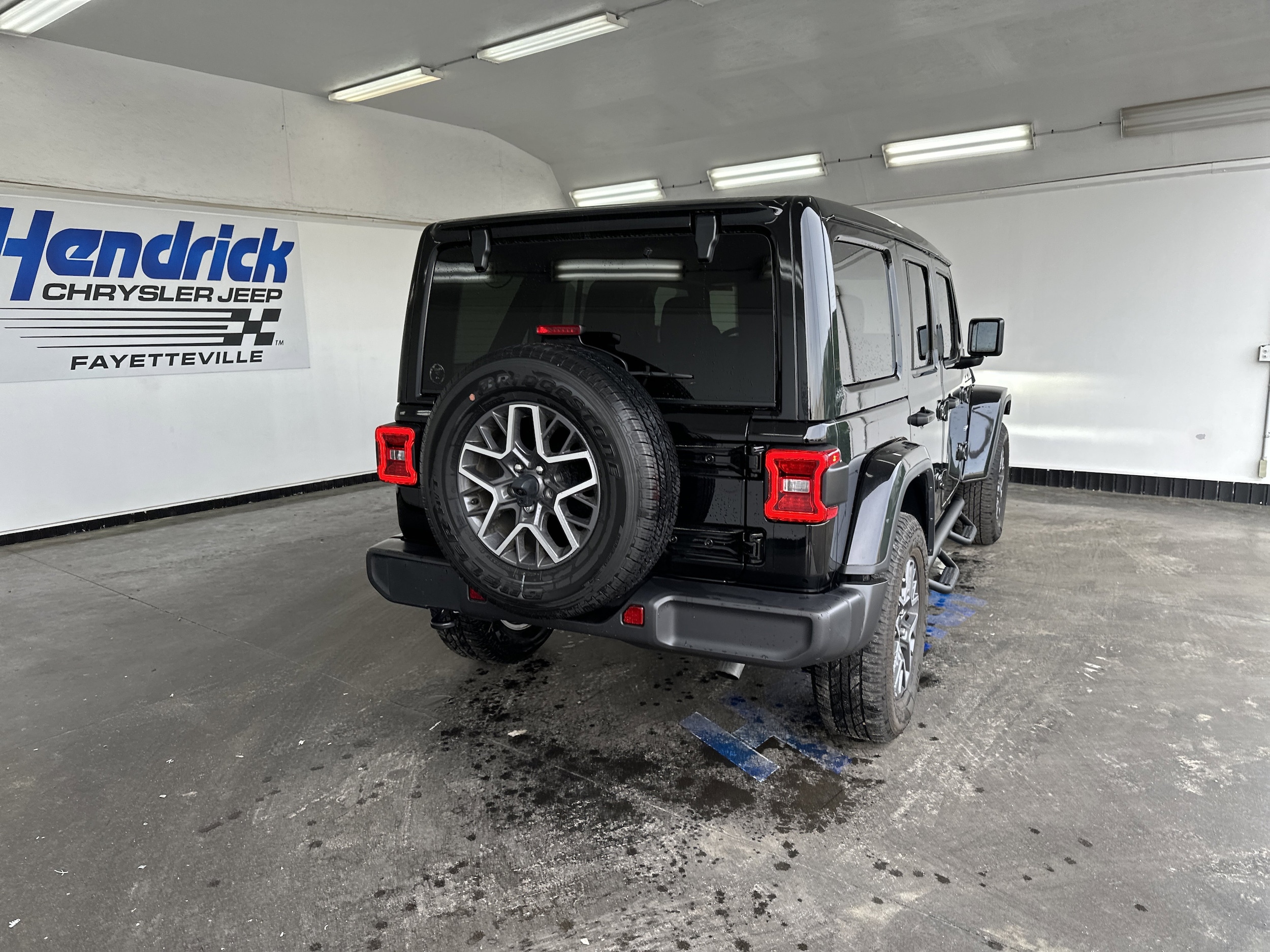 2024 Jeep Wrangler Sahara photo 6