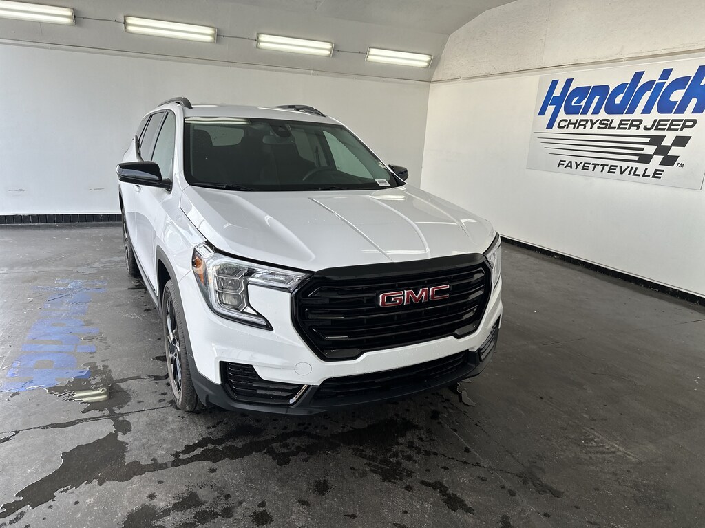 Used 2024 GMC Terrain SLE SUV