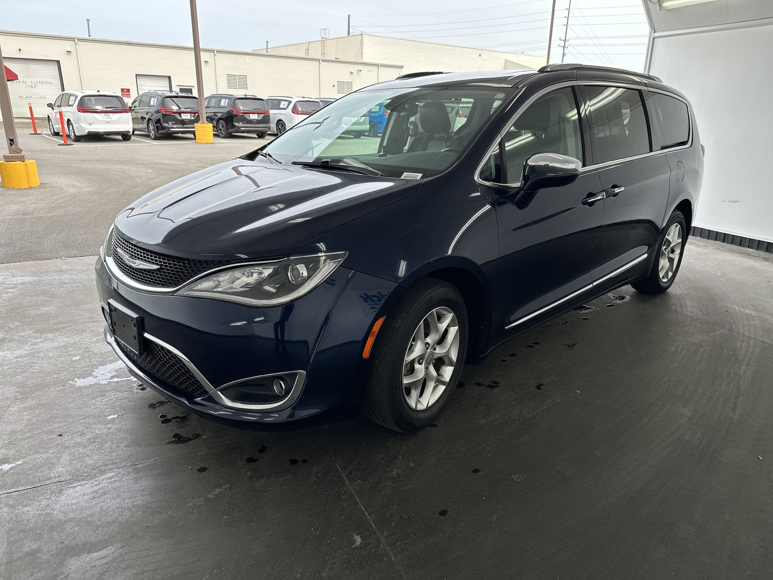 2020 Chrysler Pacifica Limited photo 2