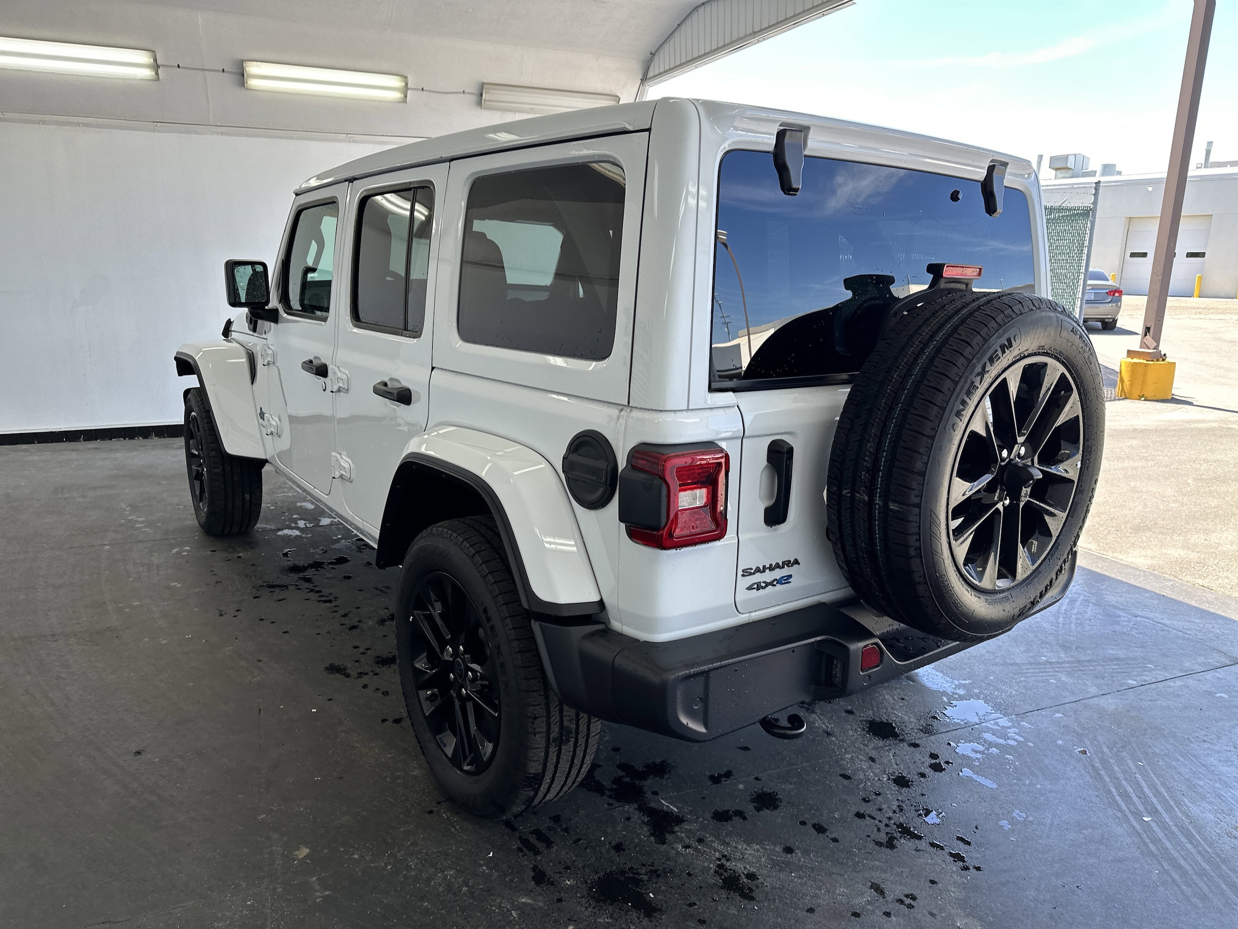 2025 Jeep Wrangler 4xe Sahara photo 5