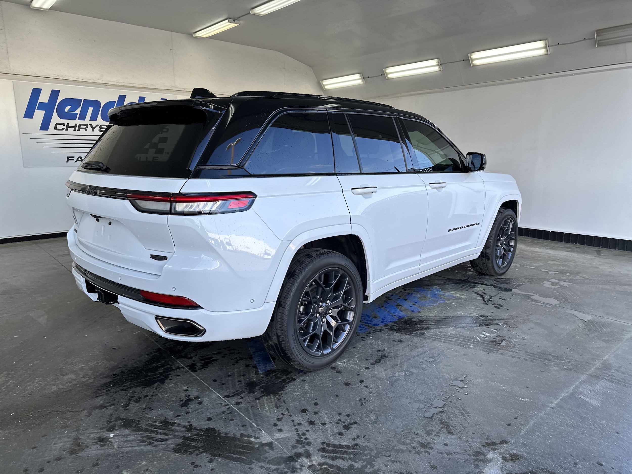 2025 Jeep Grand Cherokee Summit Reserve photo 3