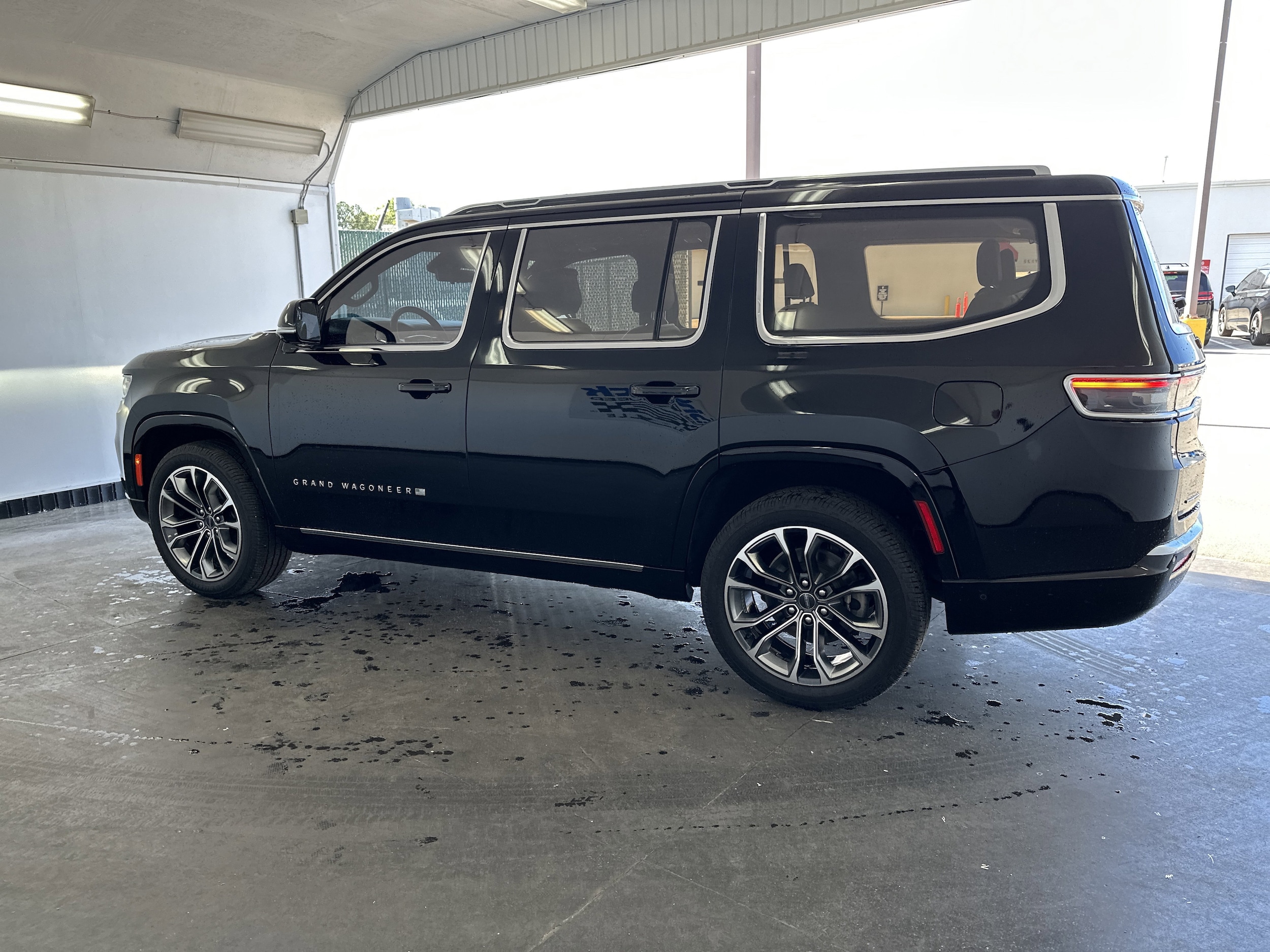 2022 Jeep Grand Wagoneer Series III photo 4