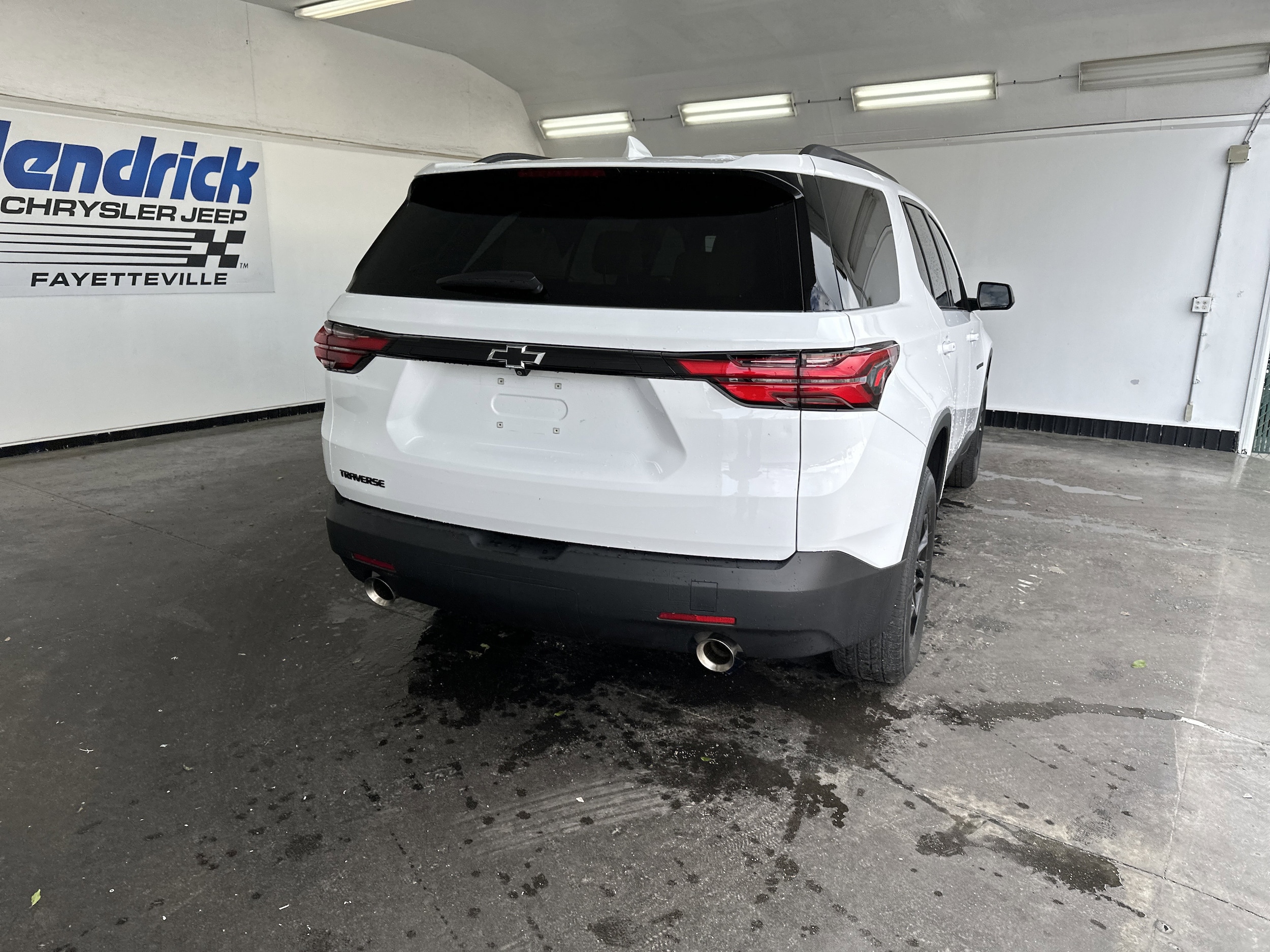 2023 Chevrolet Traverse LS photo 3