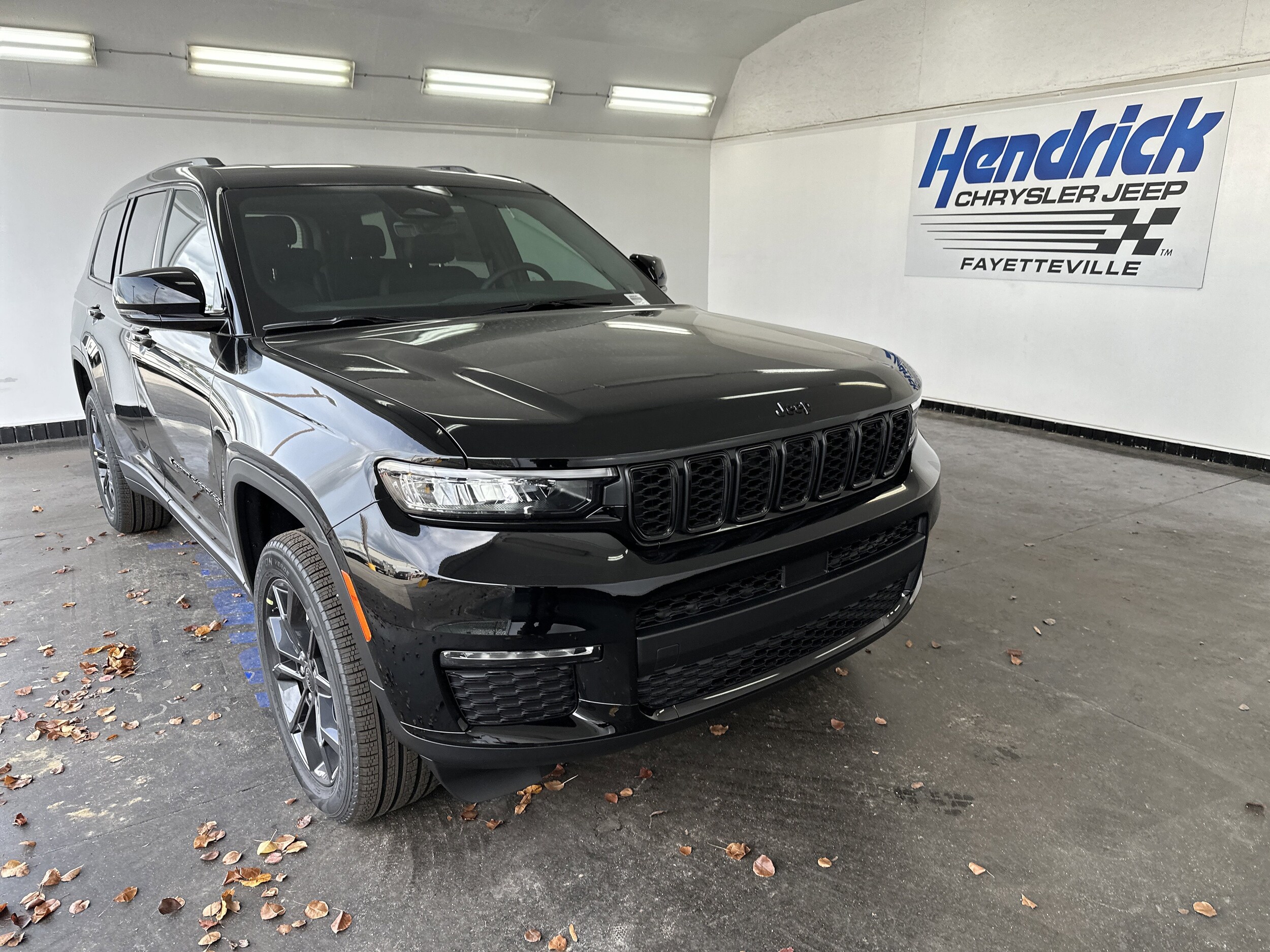 2025 Jeep Grand Cherokee Limited photo 2
