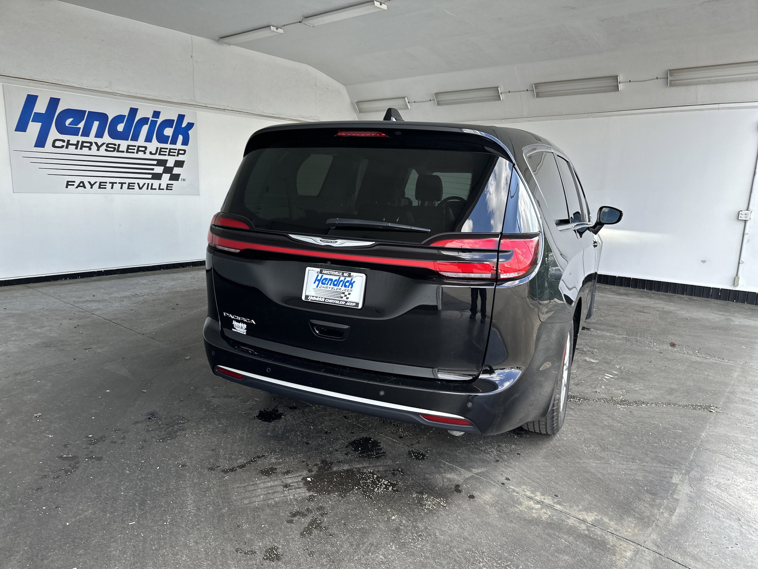 2024 Chrysler Pacifica Touring L photo 3