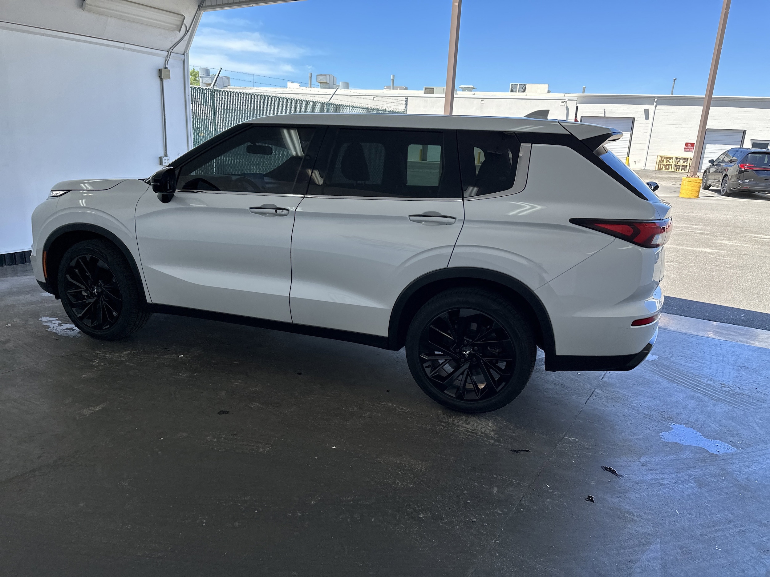 2023 Mitsubishi Outlander SE Black Edition photo 4