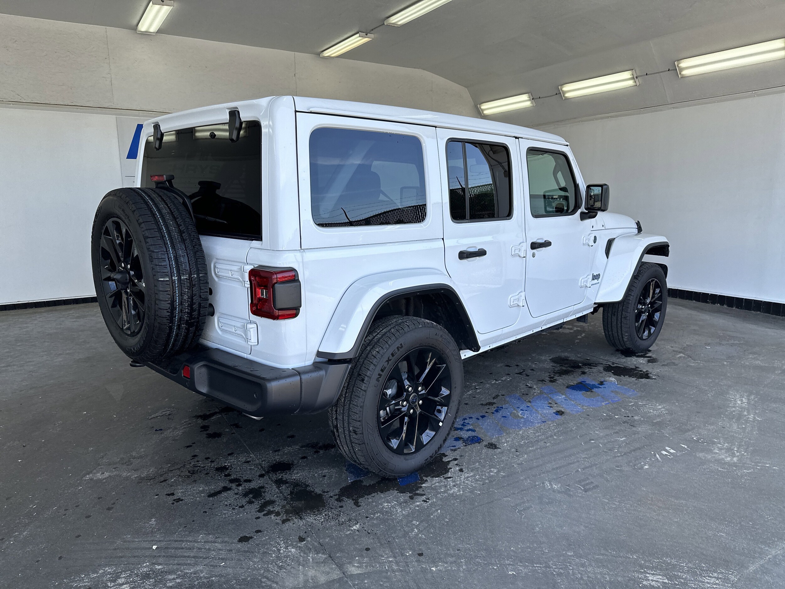 2025 Jeep Wrangler 4xe Sahara photo 3