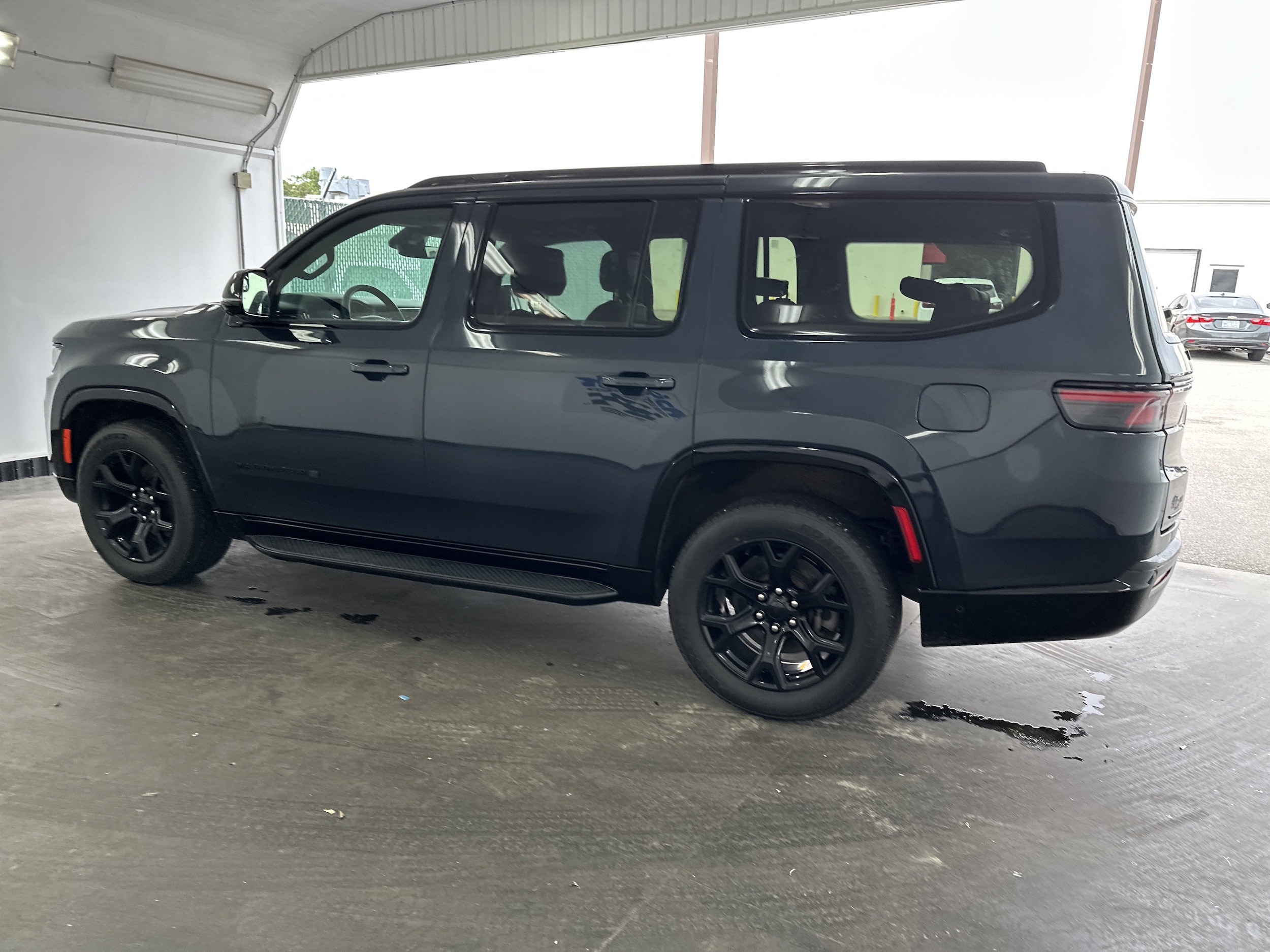 2023 Jeep Wagoneer Series II Carbide photo 5