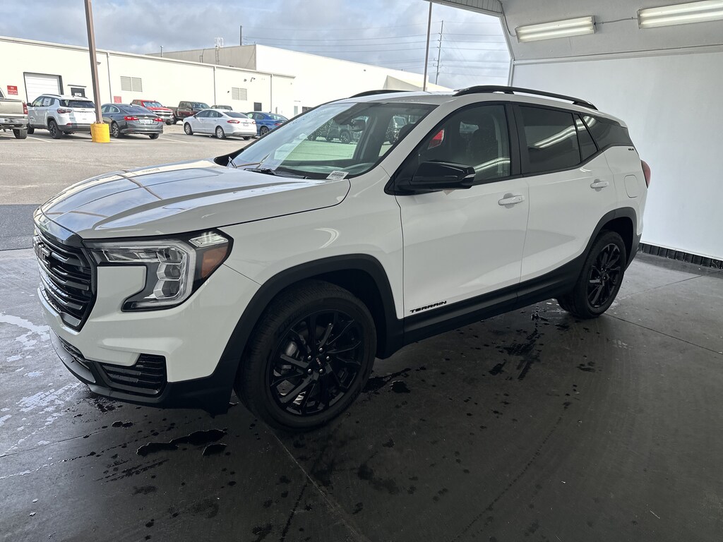 Used 2024 GMC Terrain SLE SUV