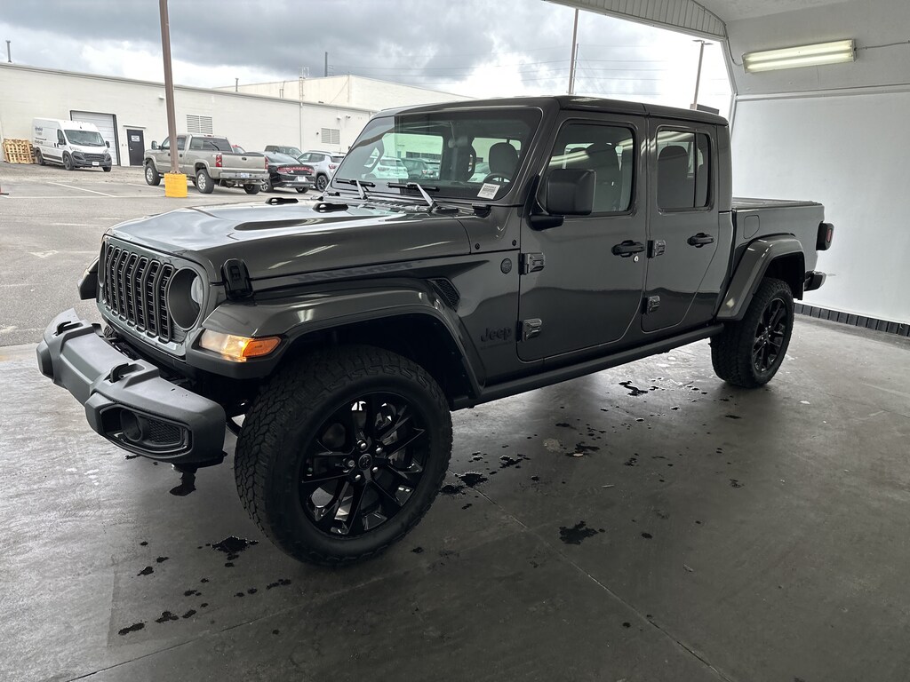 Used 2025 Jeep Gladiator Nighthawk Pickup
