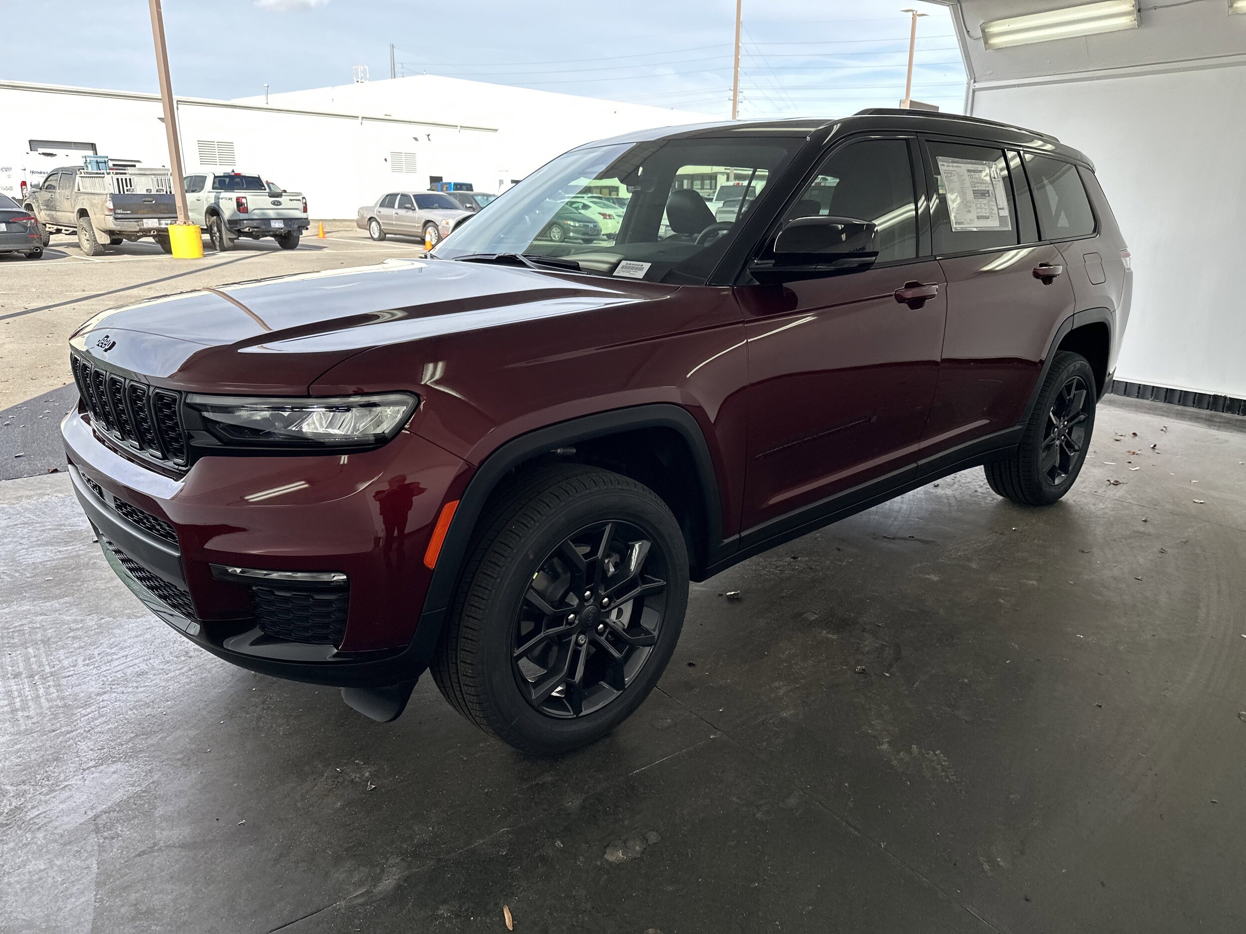 2025 Jeep Grand Cherokee Limited photo 3