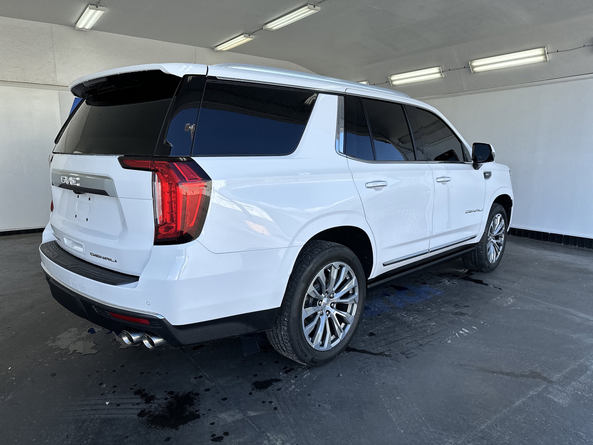 2021 GMC Yukon Denali photo 3