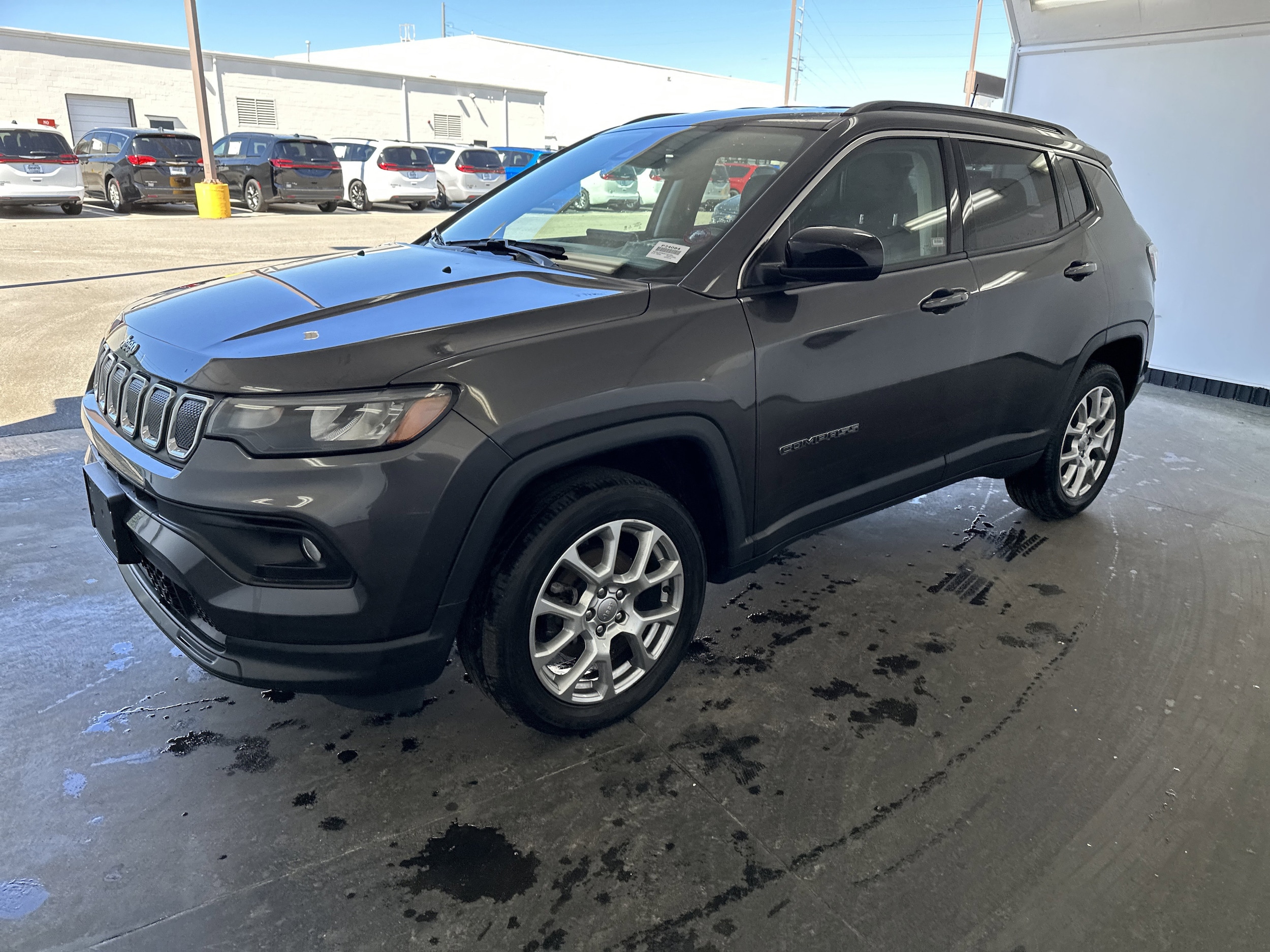 2022 Jeep Compass Latitude Lux photo 2