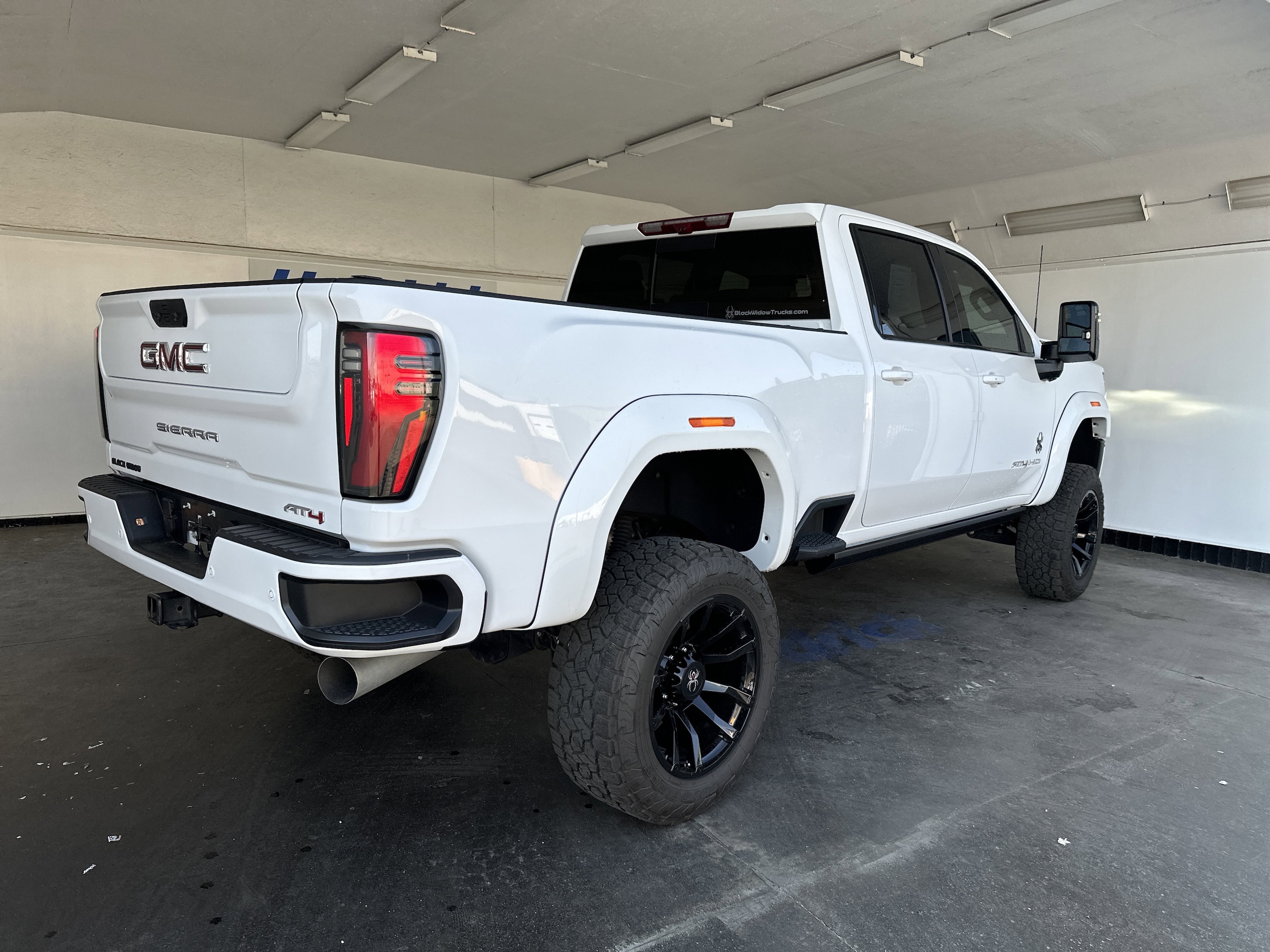 2025 GMC Sierra 2500HD AT4 photo 3