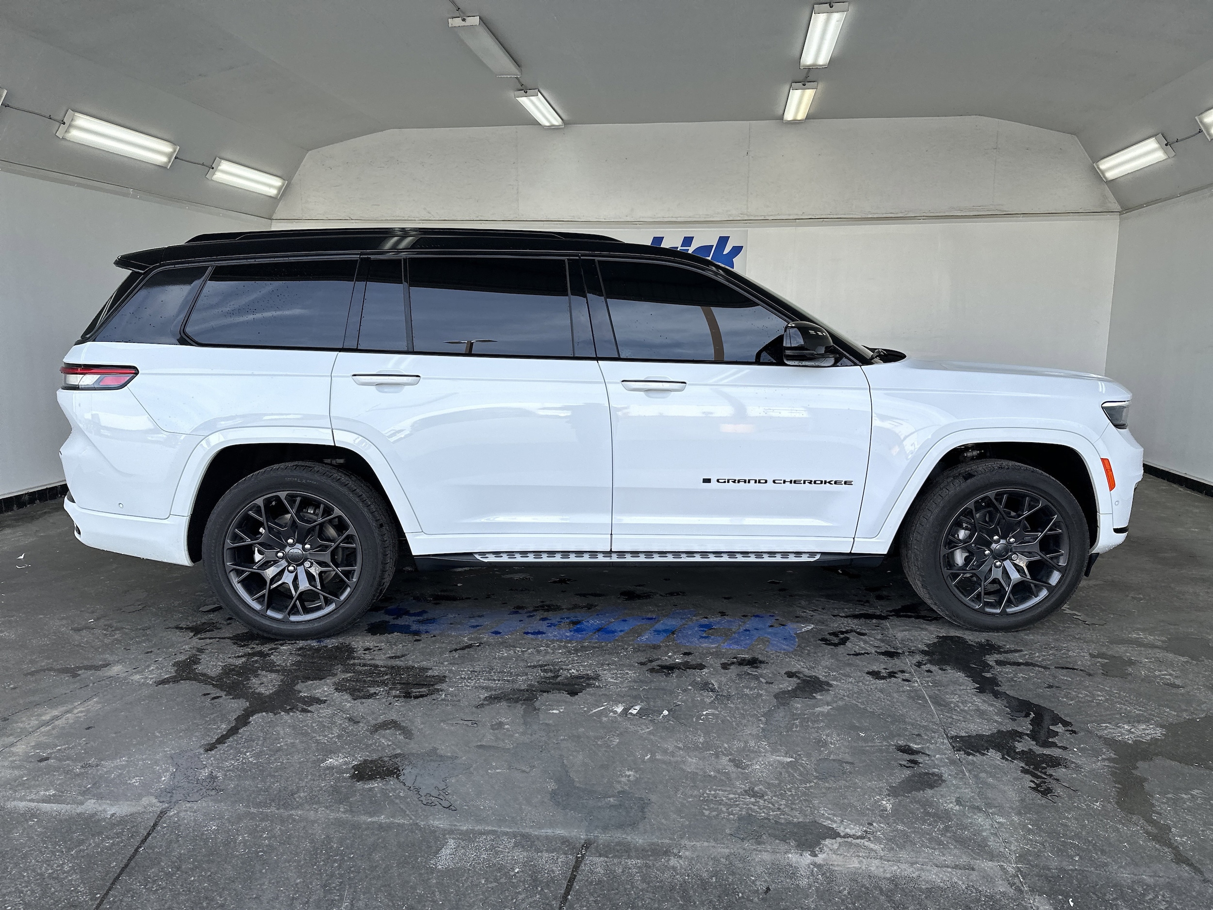 2024 Jeep Grand Cherokee L Summit Reserve photo 6