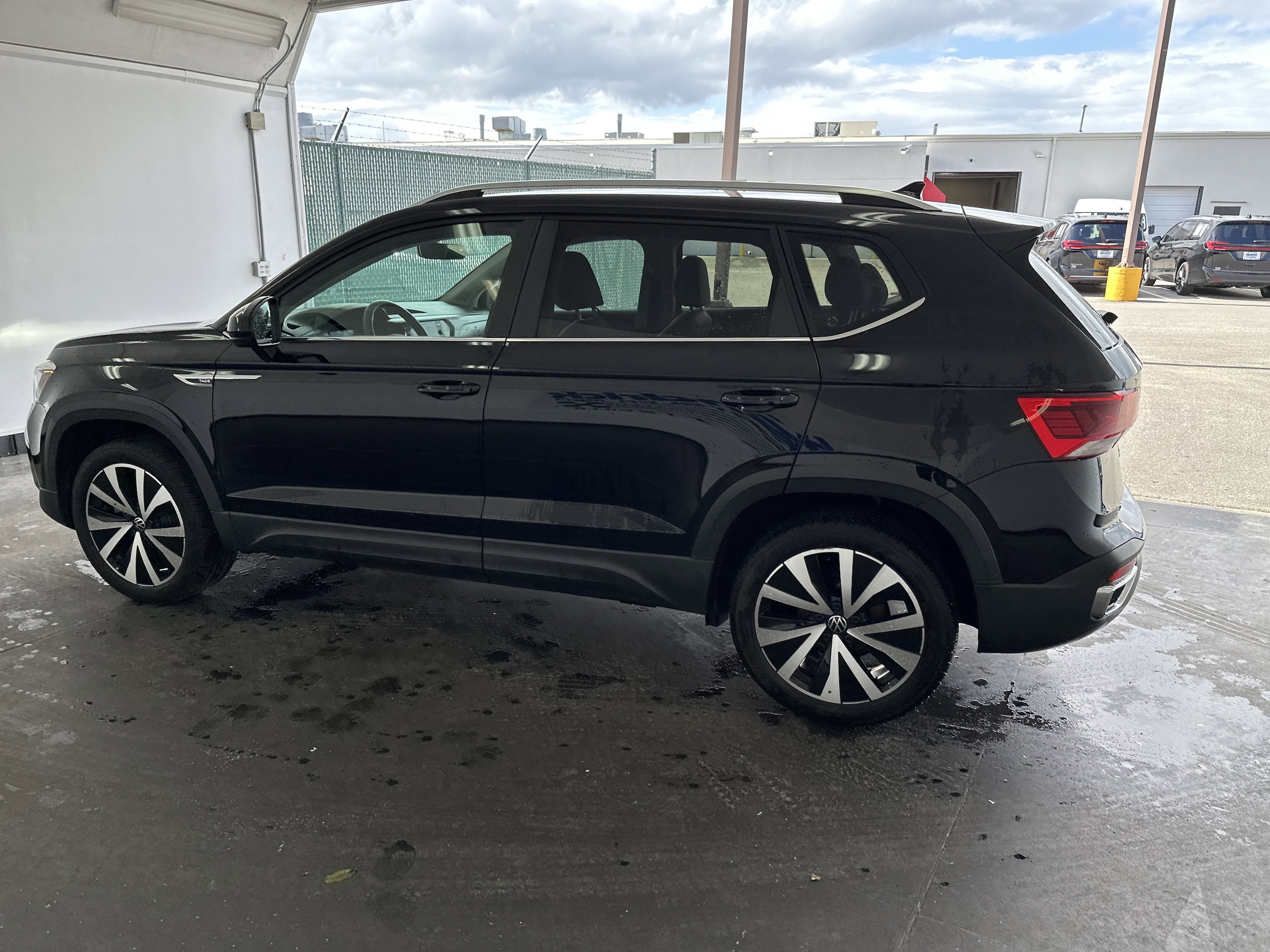 2024 Volkswagen Taos SE photo 5