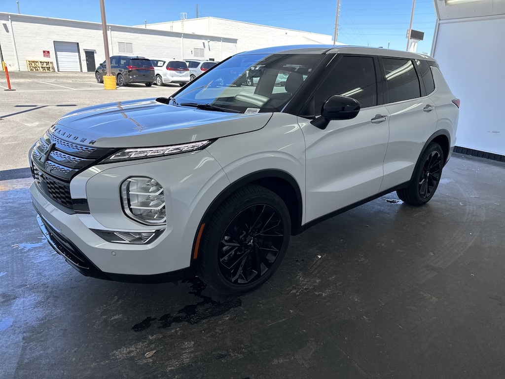 Used 2023 Mitsubishi Outlander SE Black Edition SUV