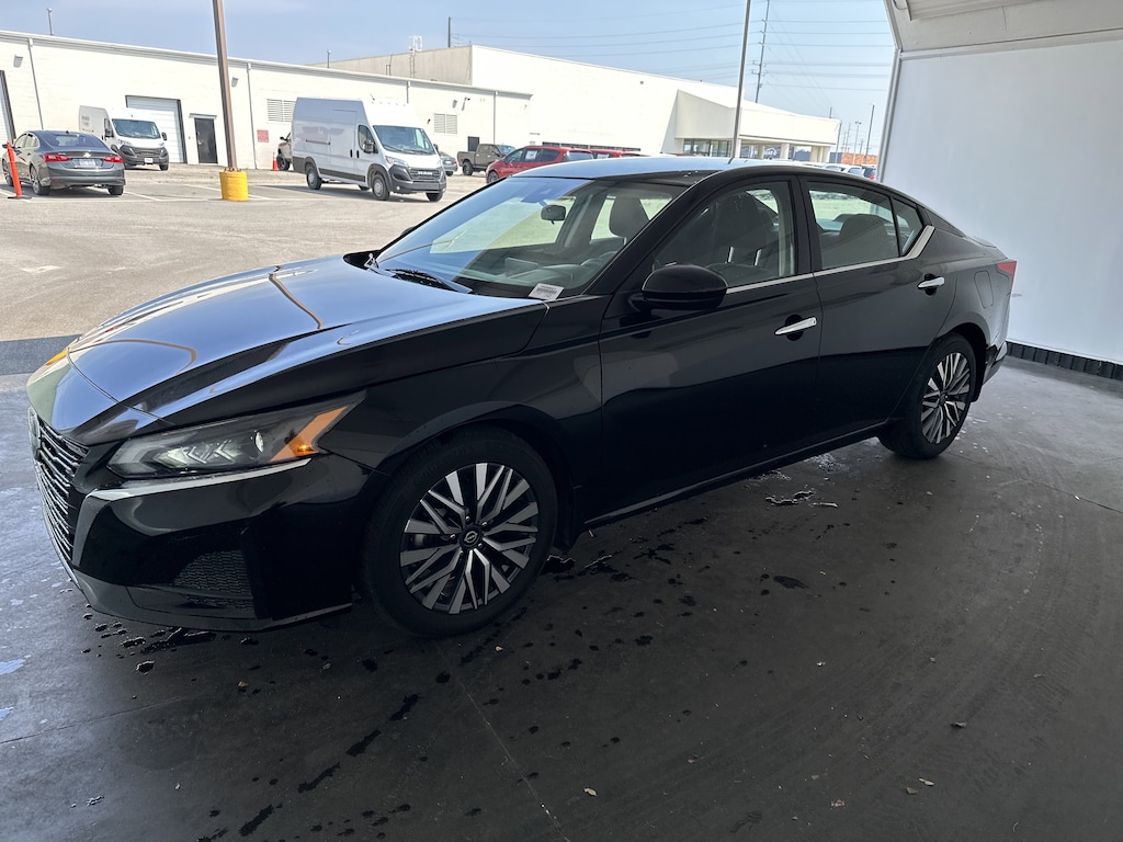 Used 2023 Nissan Altima 2.5 SV Sedan