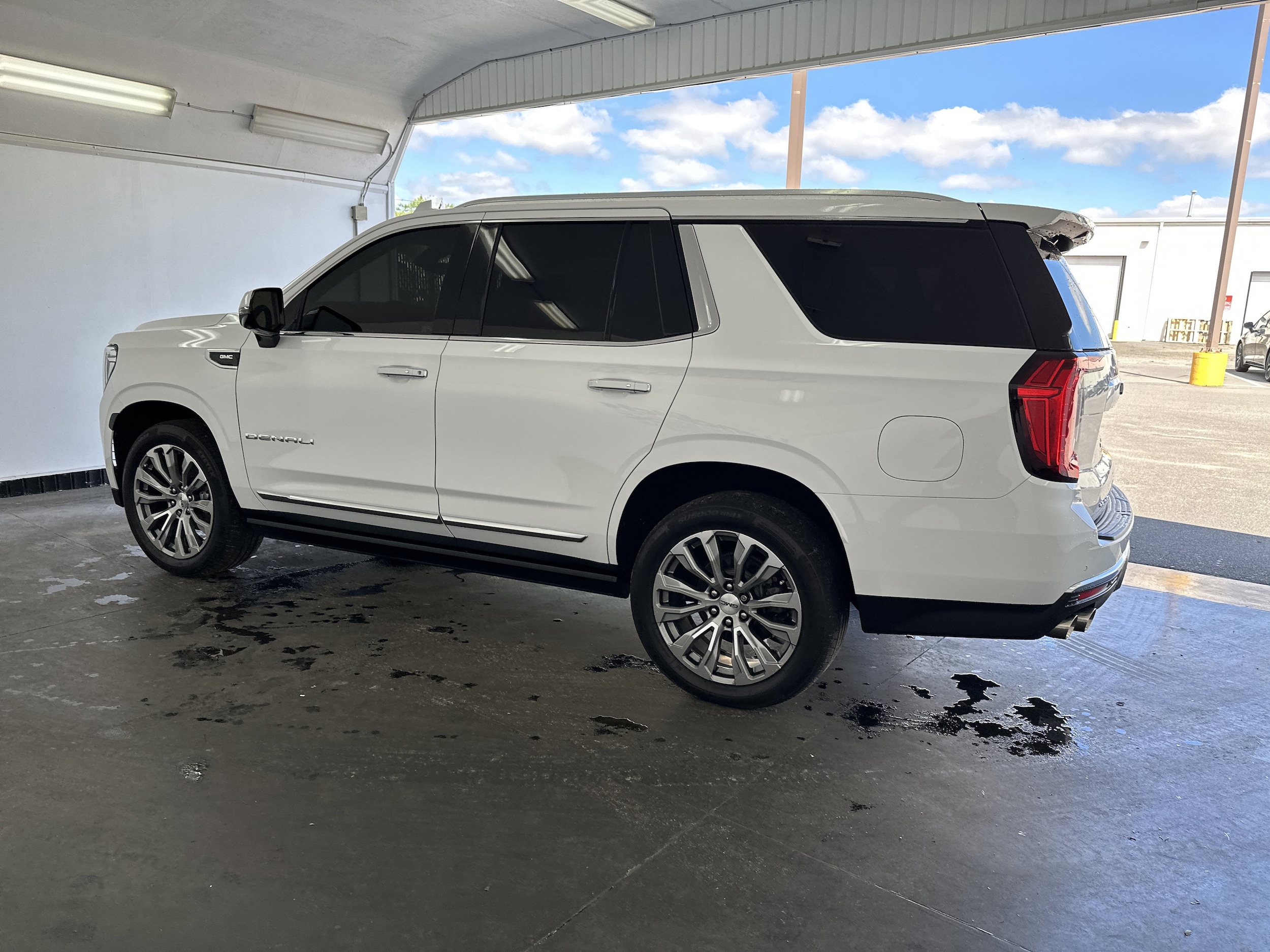 2021 GMC Yukon Denali photo 4