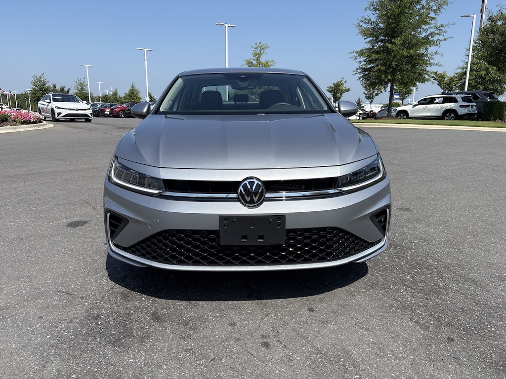 Certified 2025 Volkswagen Jetta 1.5T SE Sedan
