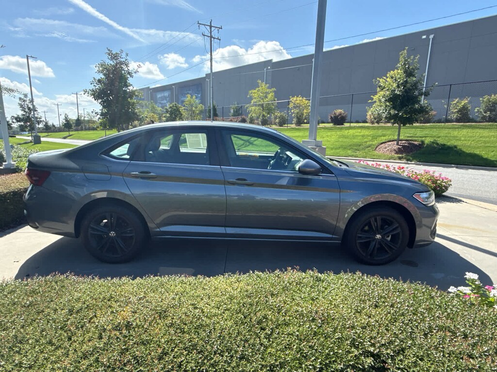 Used 2022 Volkswagen Jetta 1.5T SE Sedan