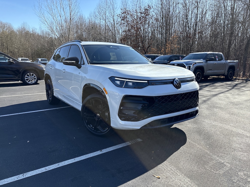 New 2026 Volkswagen Tiguan 2.0T SE R-Line Black SUV