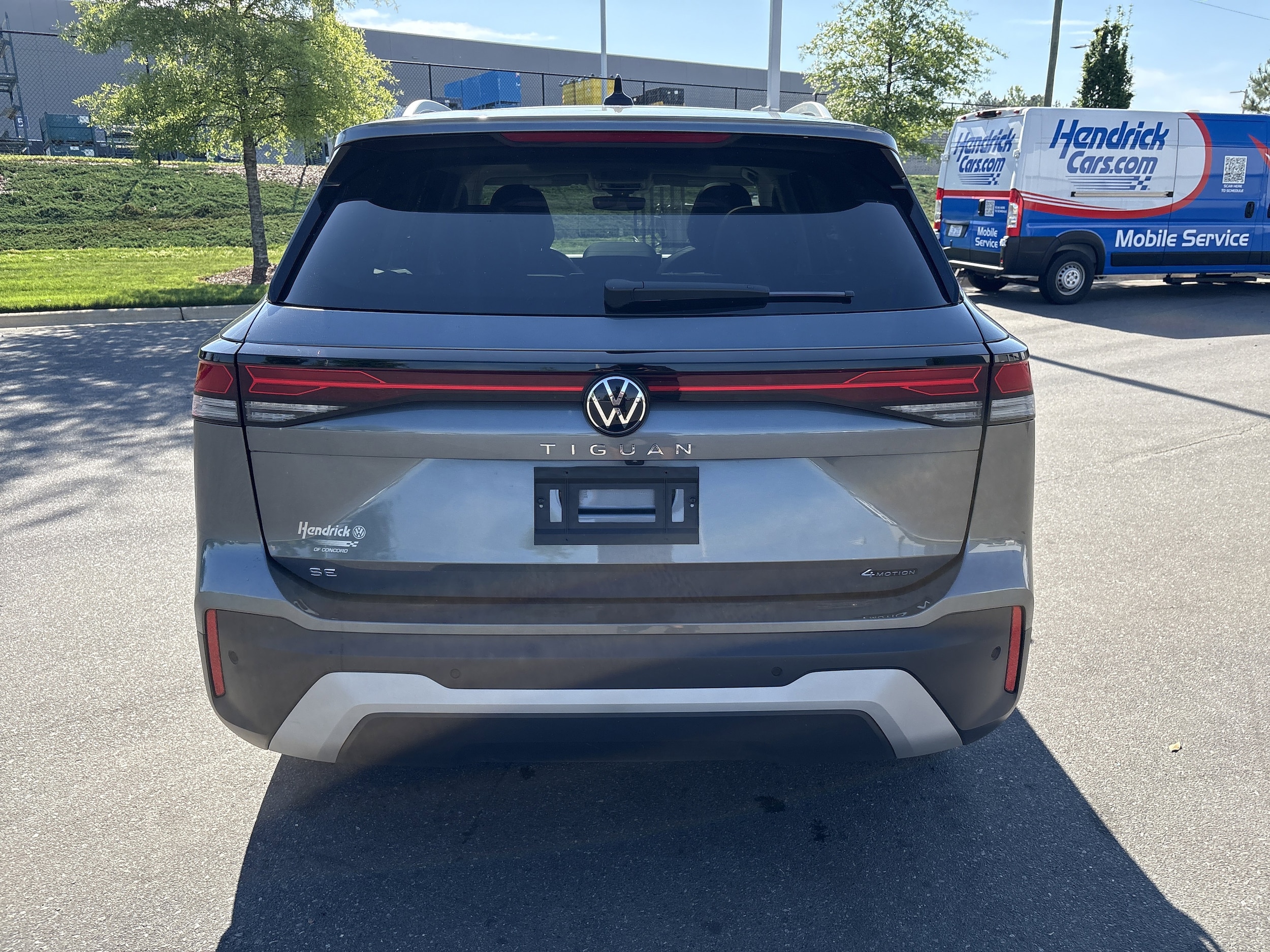 2025 Volkswagen Tiguan 2.0T SE photo 3