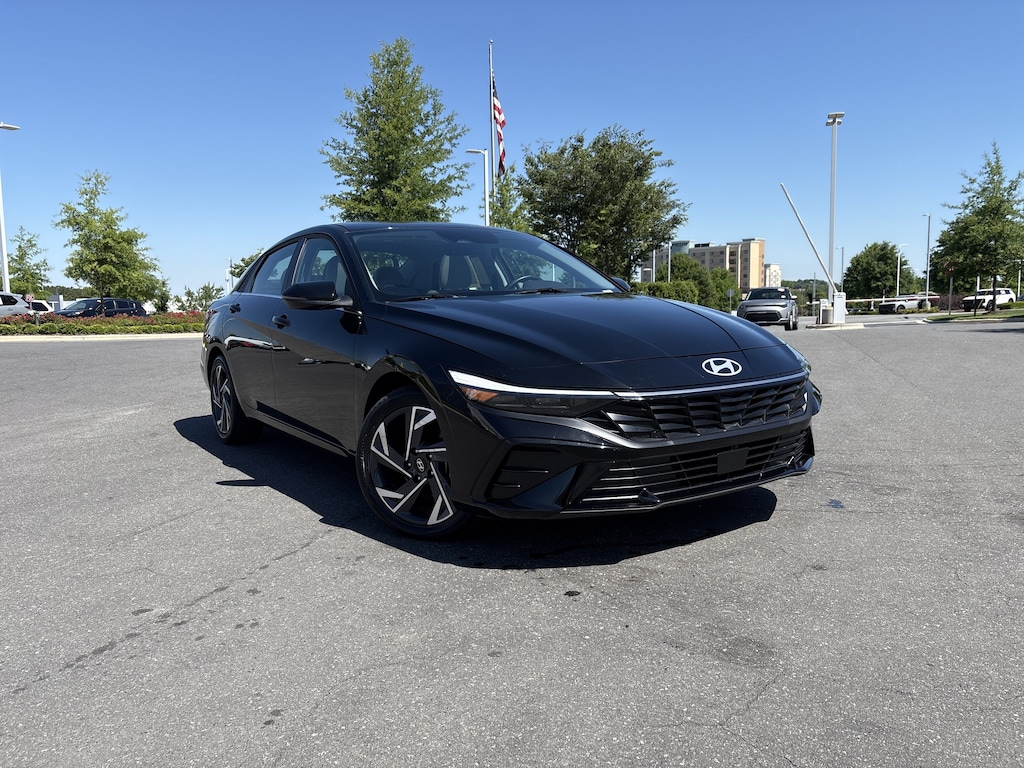 Used 2025 Hyundai Elantra Hybrid Limited Sedan