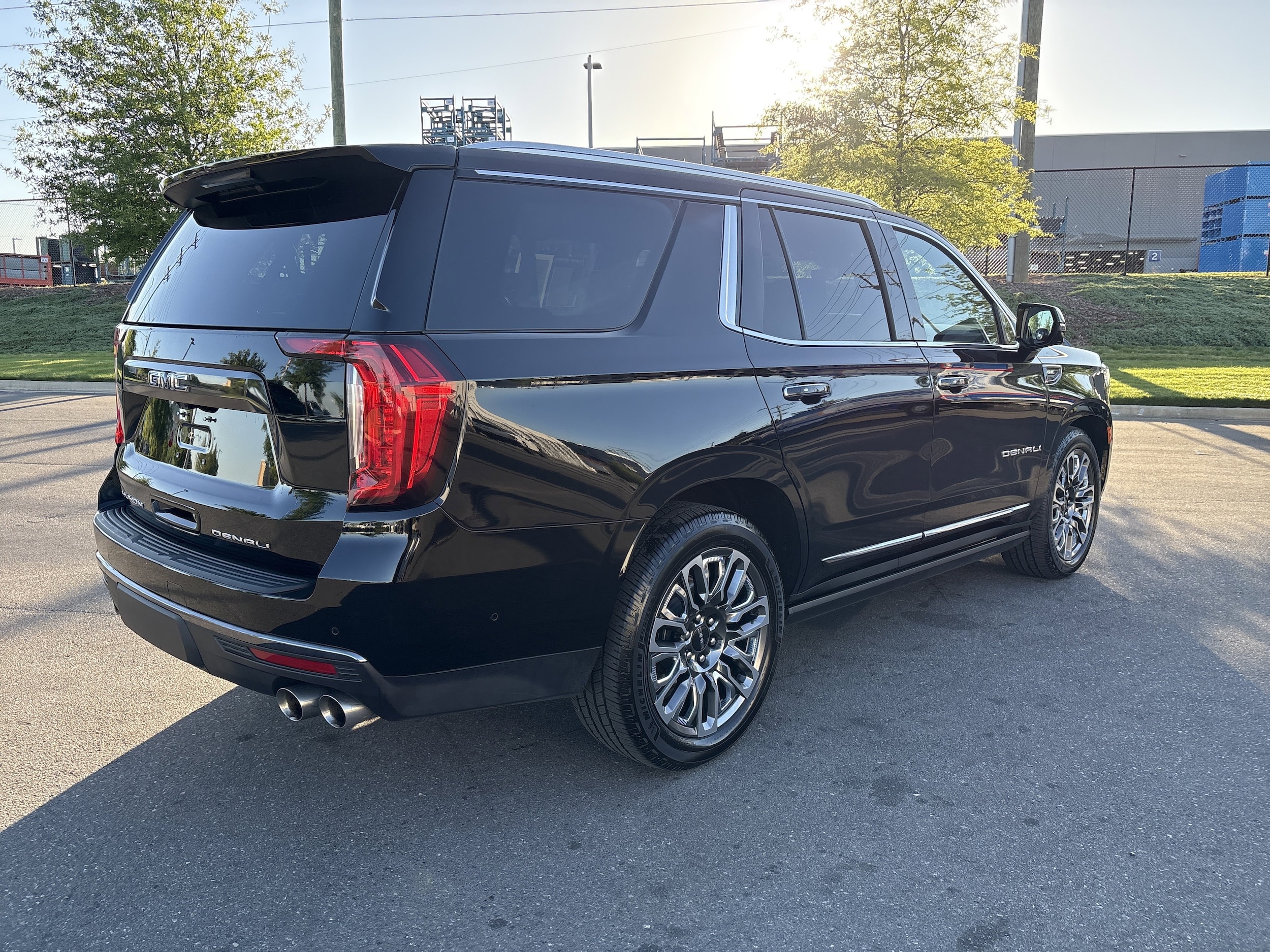 2024 GMC Yukon Denali Ultimate photo 3