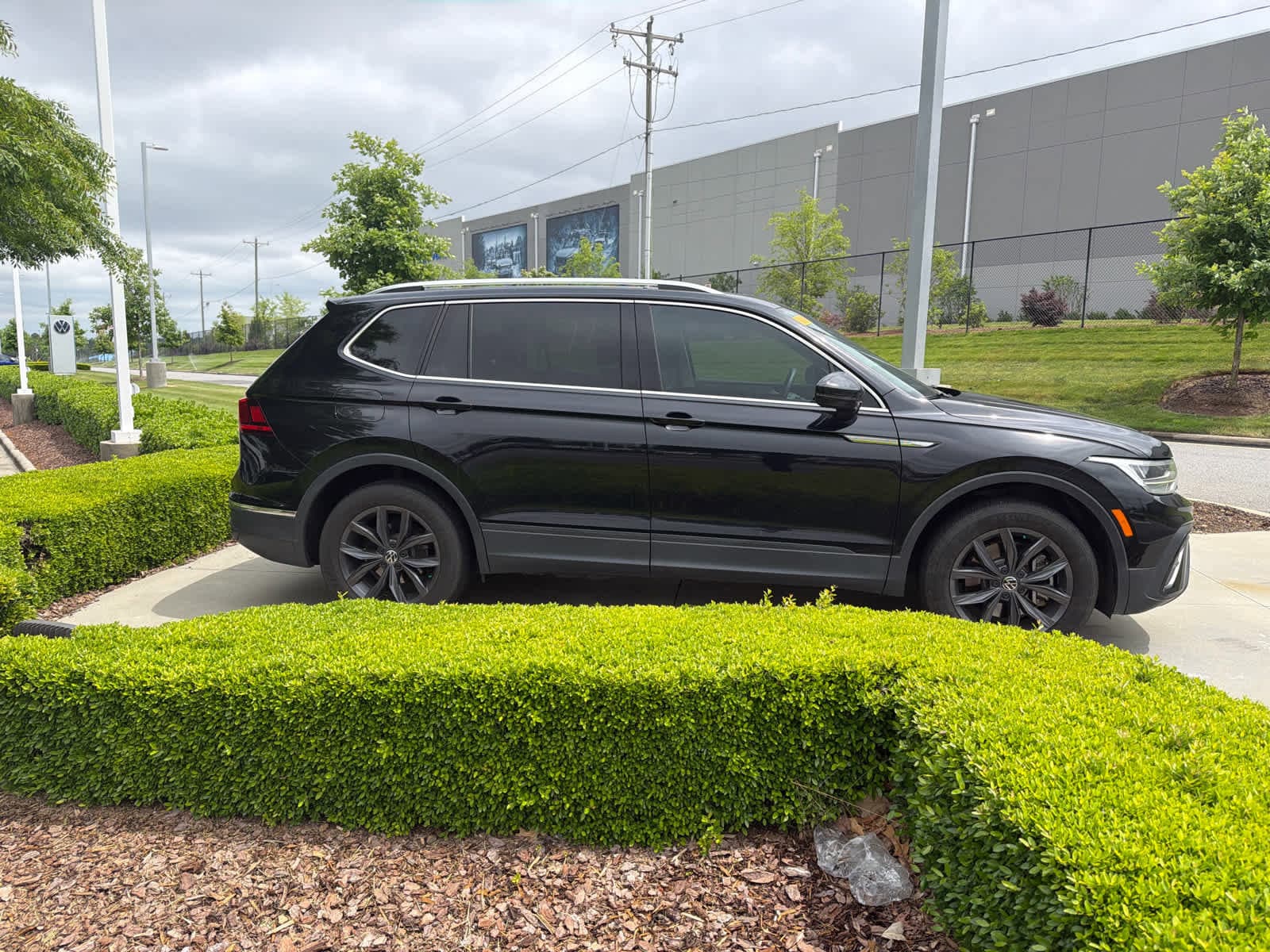 2023 Volkswagen Tiguan 2.0T SE photo 5