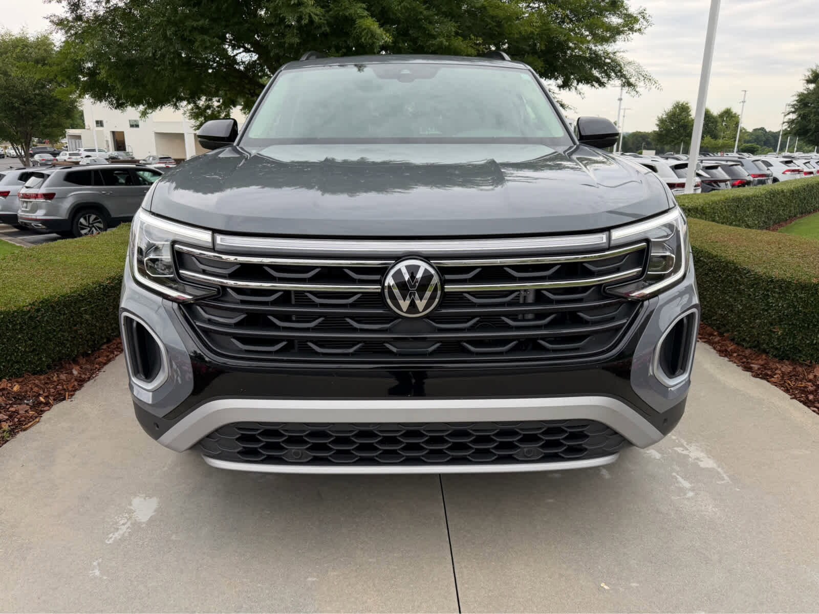 Volkswagen Atlas 2.0T Peak Edition SE W/Technology