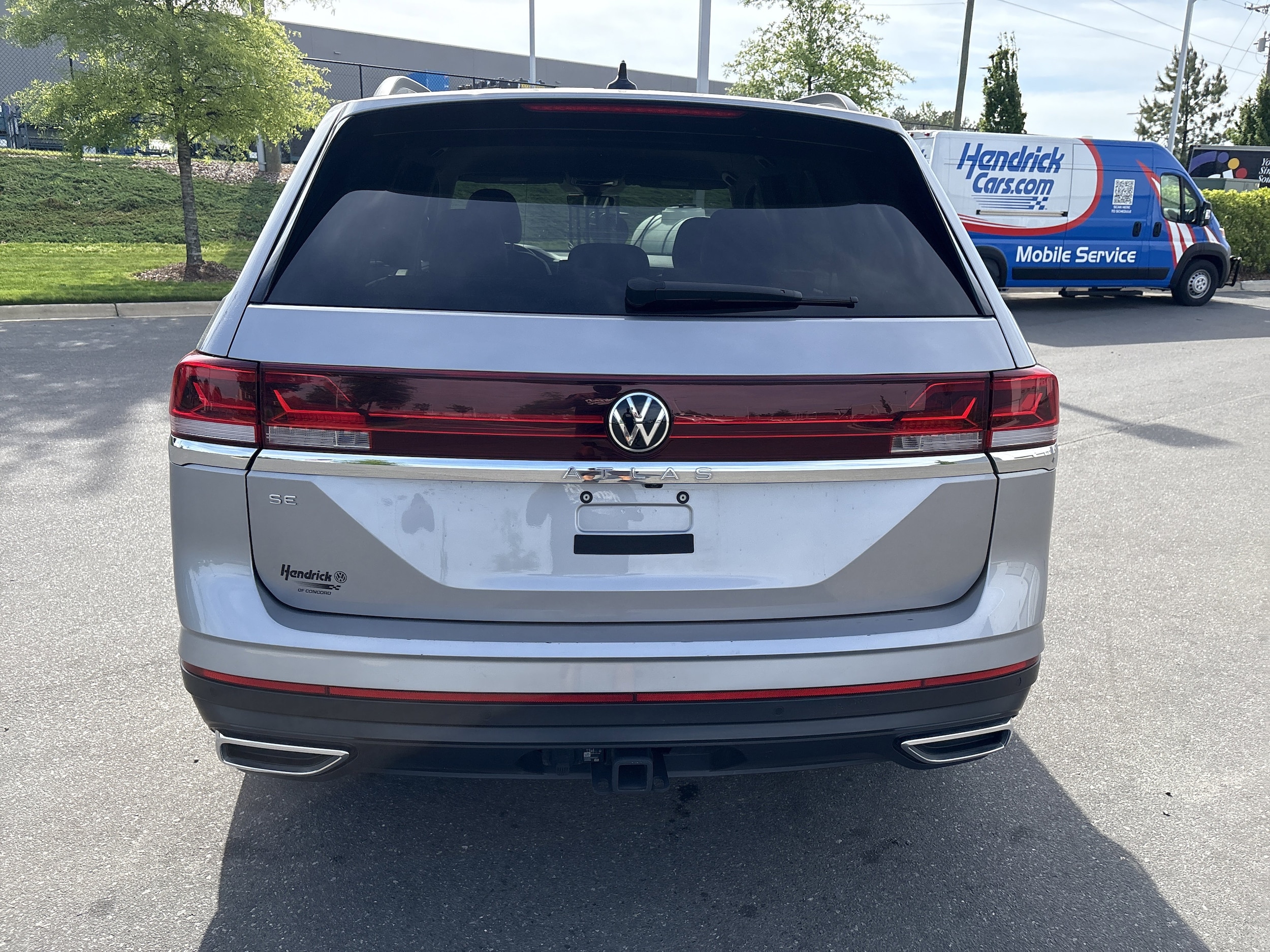 2024 Volkswagen Atlas 2.0T SE w/Technology photo 3
