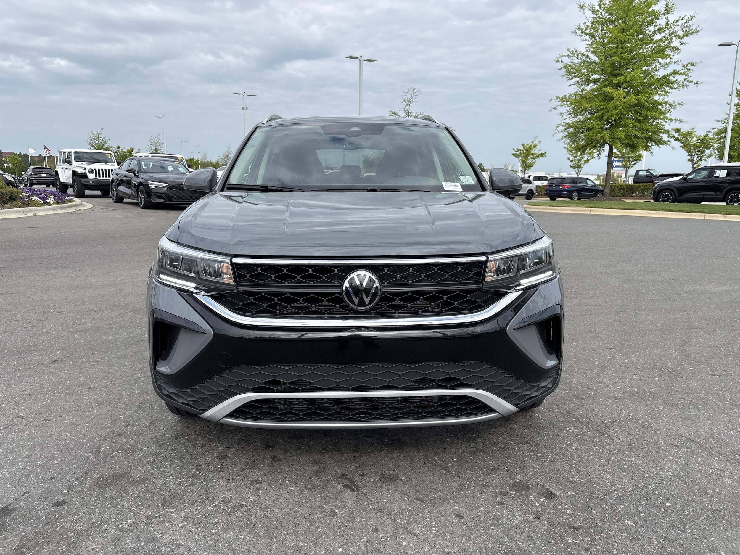 2023 Volkswagen Taos 1.5T SE photo 2