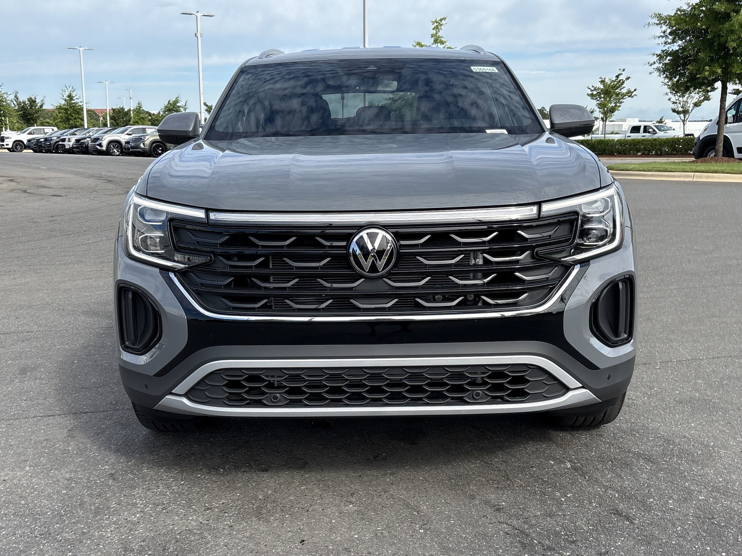 2025 Volkswagen Atlas Cross Sport SE Technology photo 3