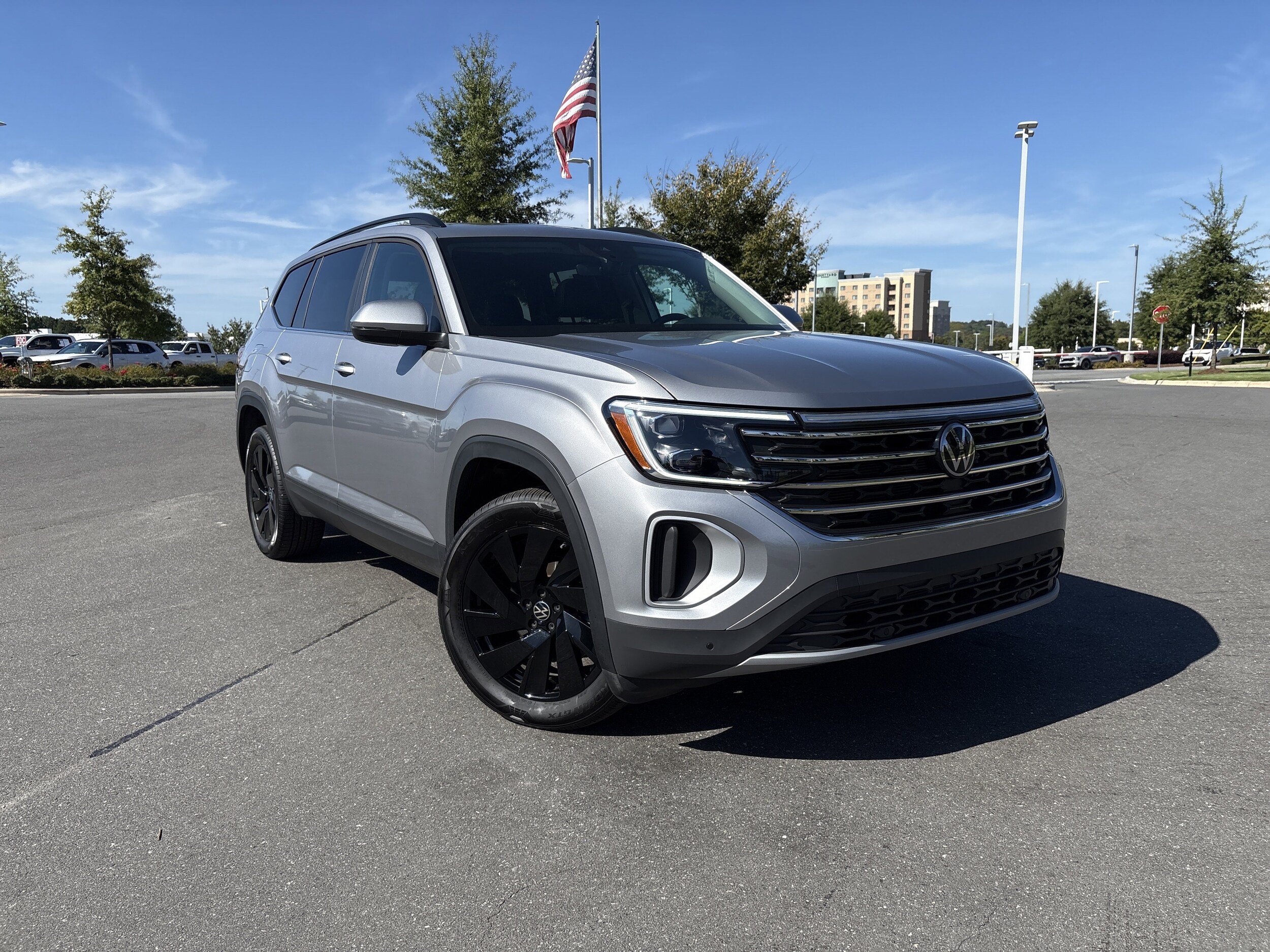 2025 Volkswagen Atlas SE Technology photo 2