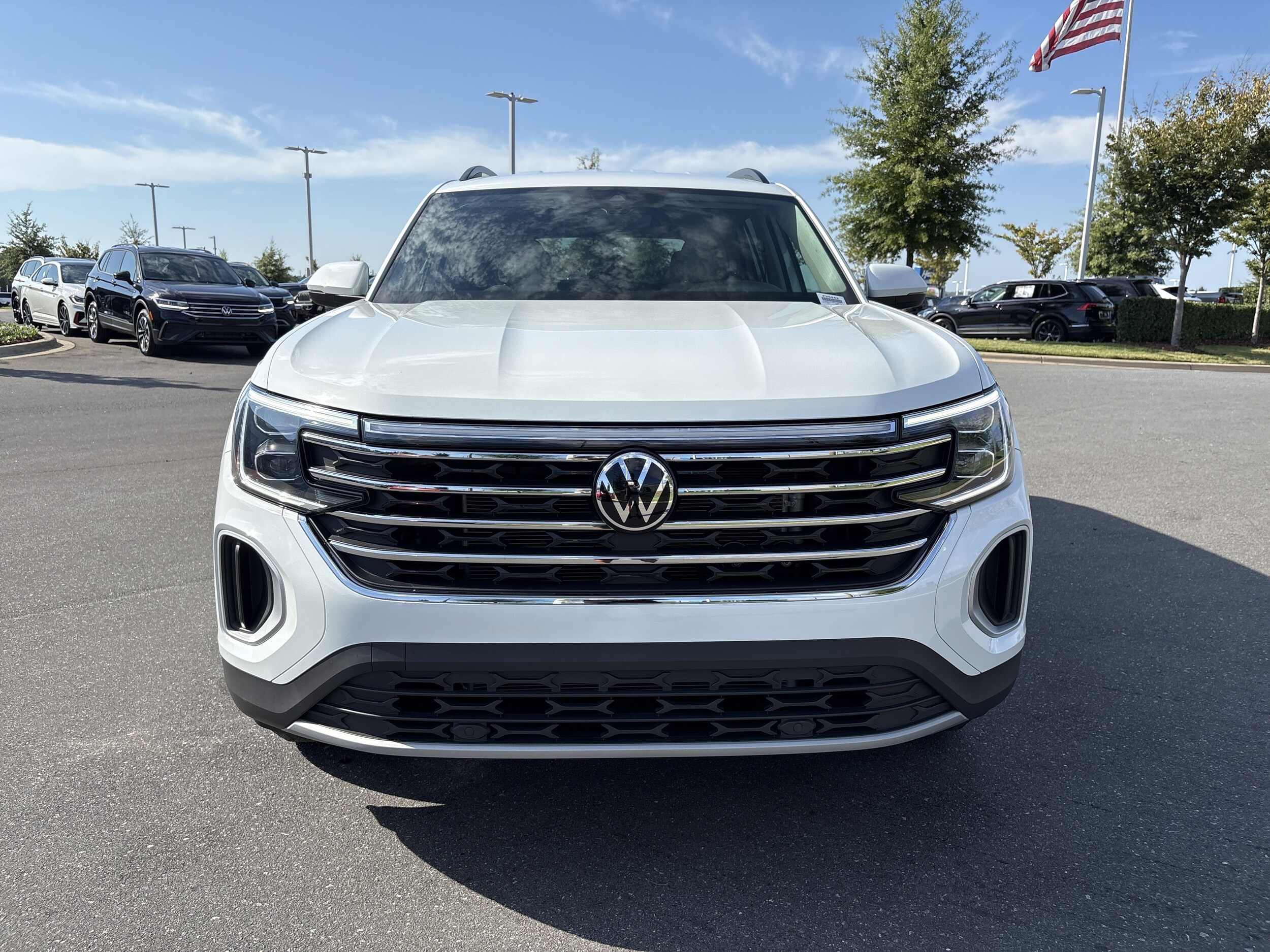 2025 Volkswagen Atlas SE photo 2